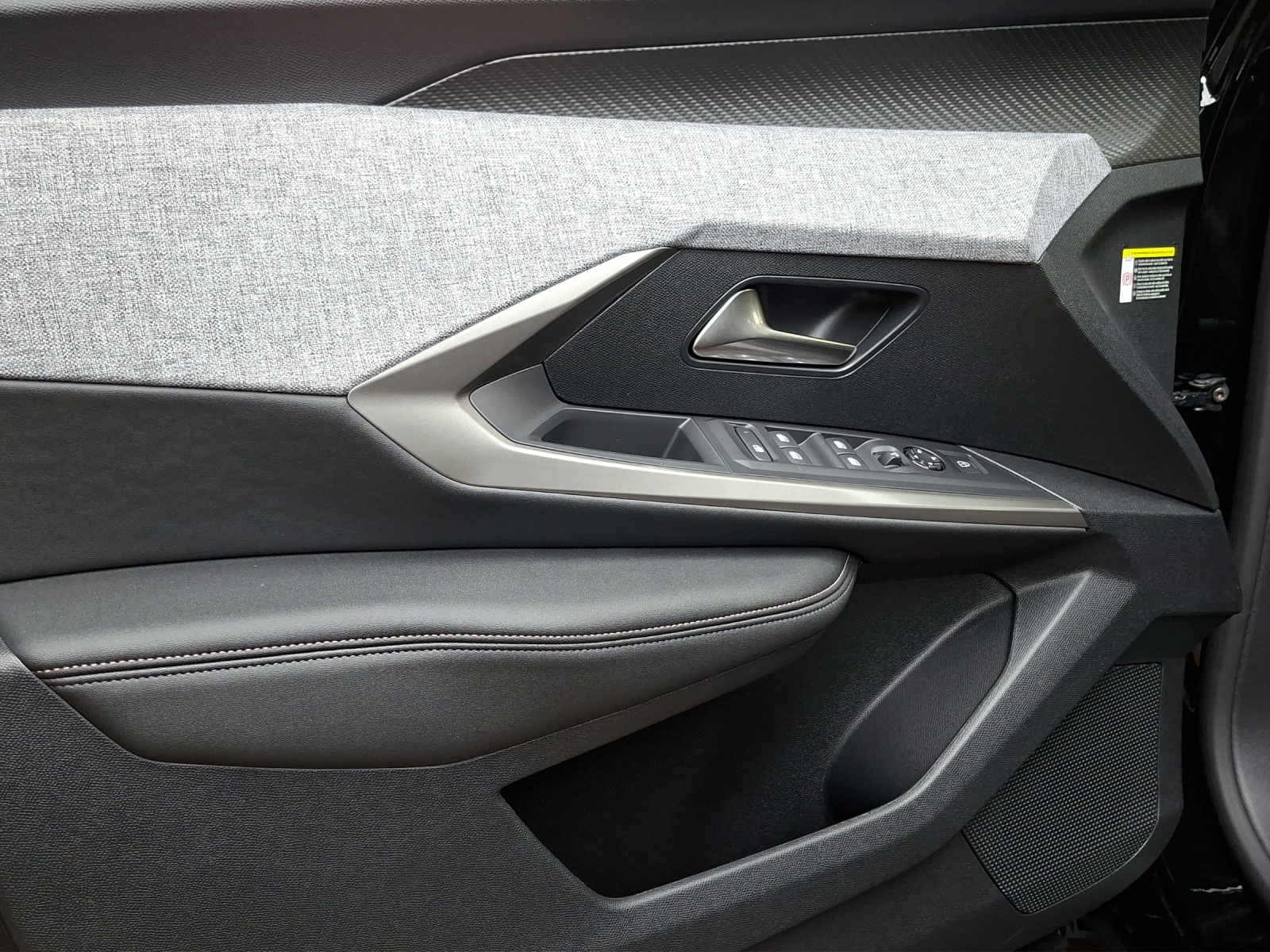 PEUGEOT 5008 e-Allure Premium AWD 73kWh-image-10