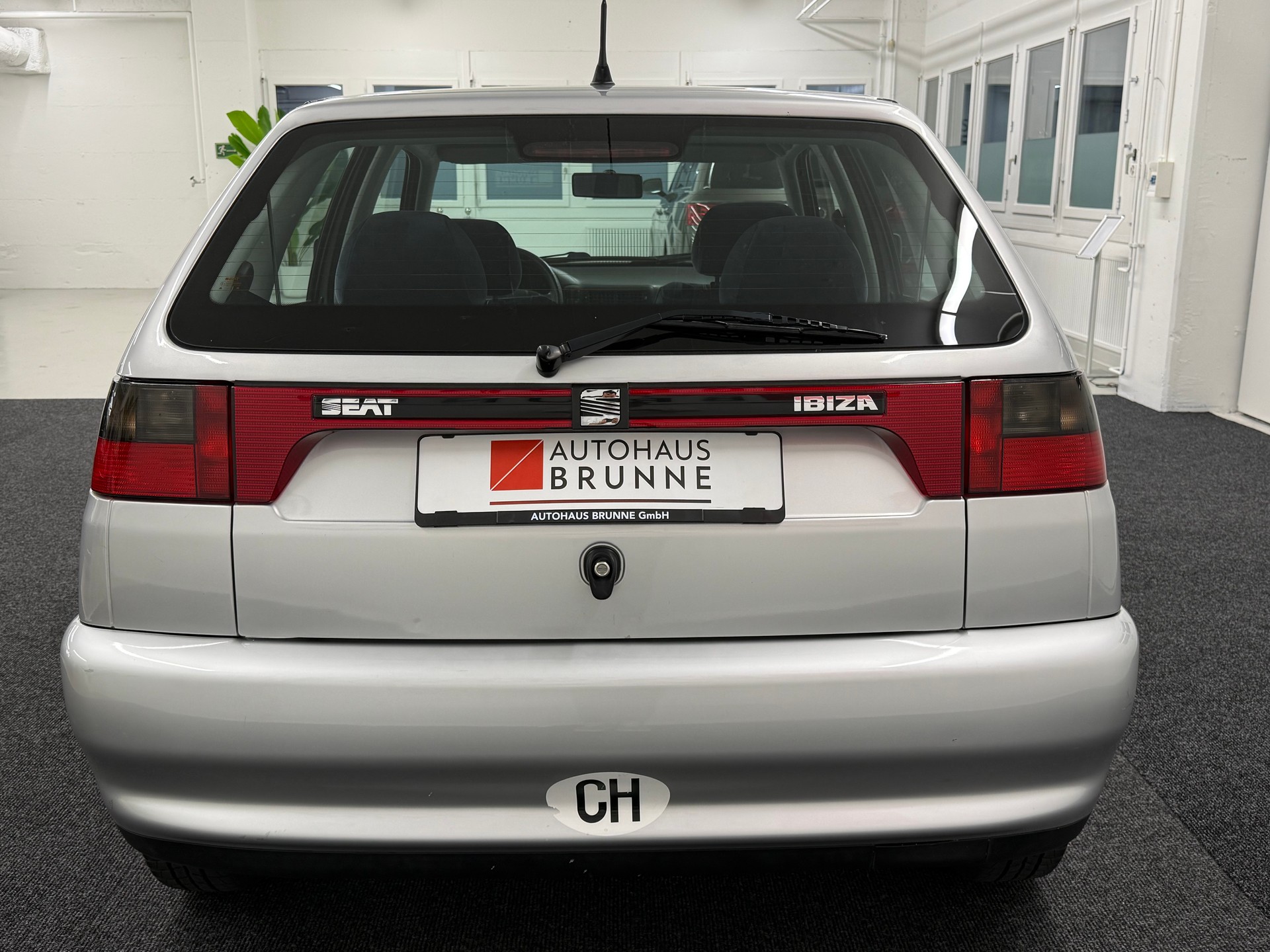 SEAT Ibiza 1.4 SXE Swiss C.-image-4