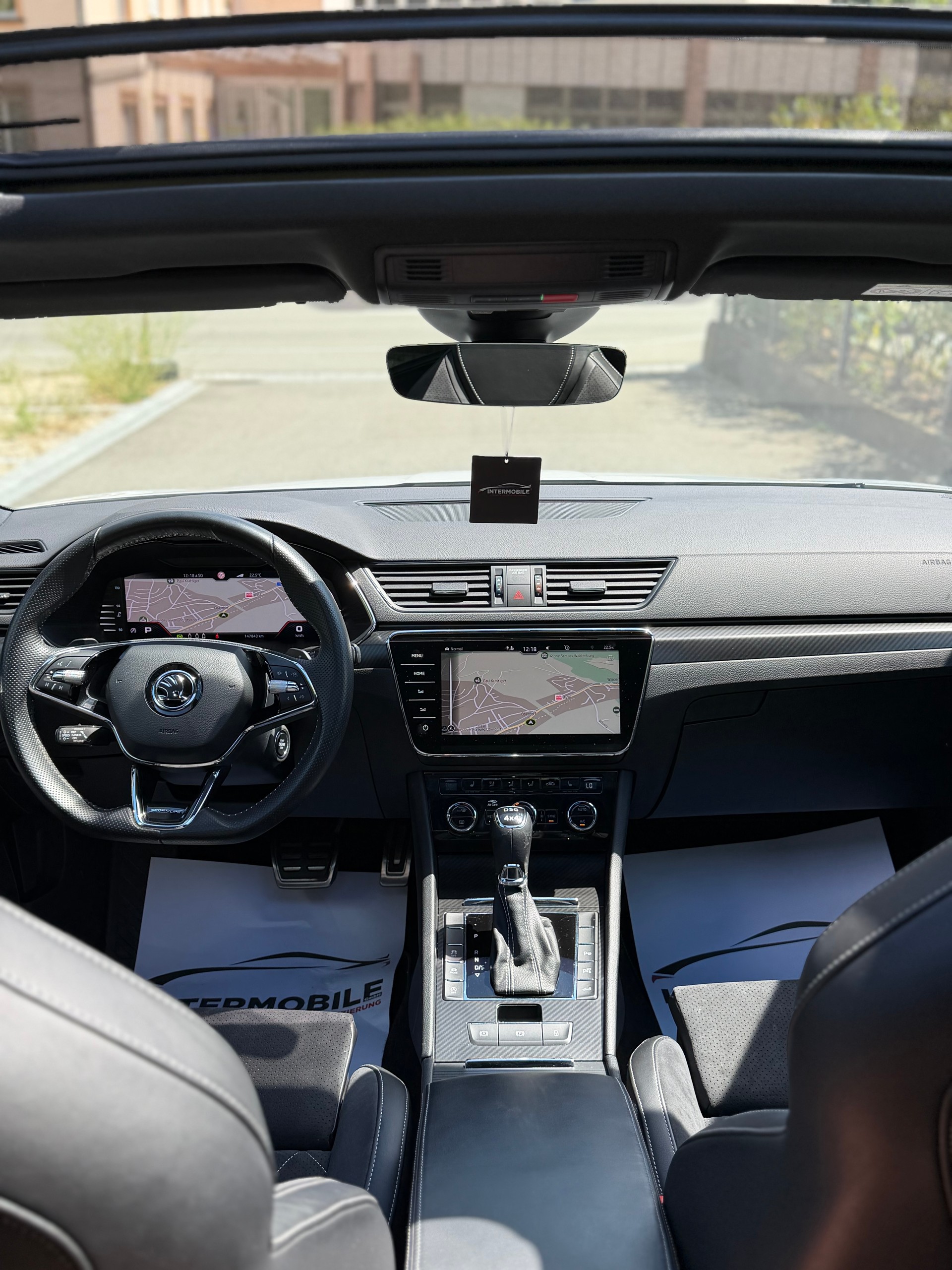 SKODA Superb Combi 2.0 TDi SportLine 4x4 DSG-image-11