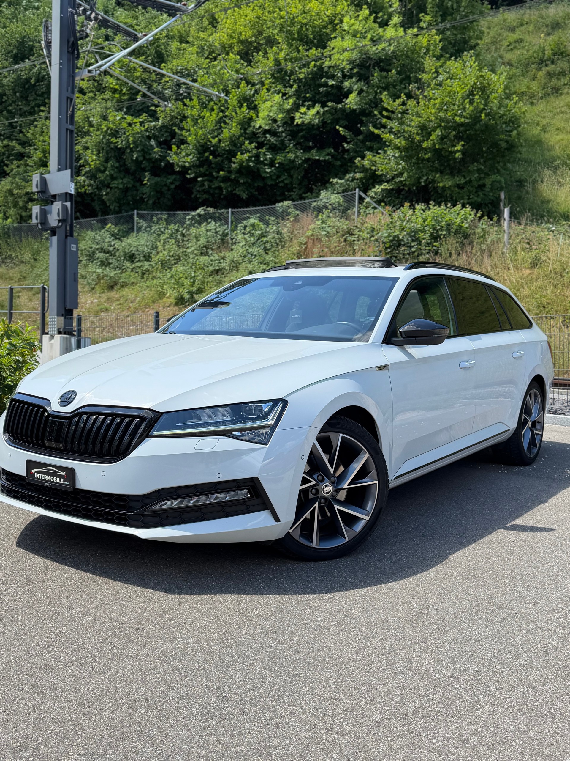 SKODA Superb Combi 2.0 TDi SportLine 4x4 DSG-image-2