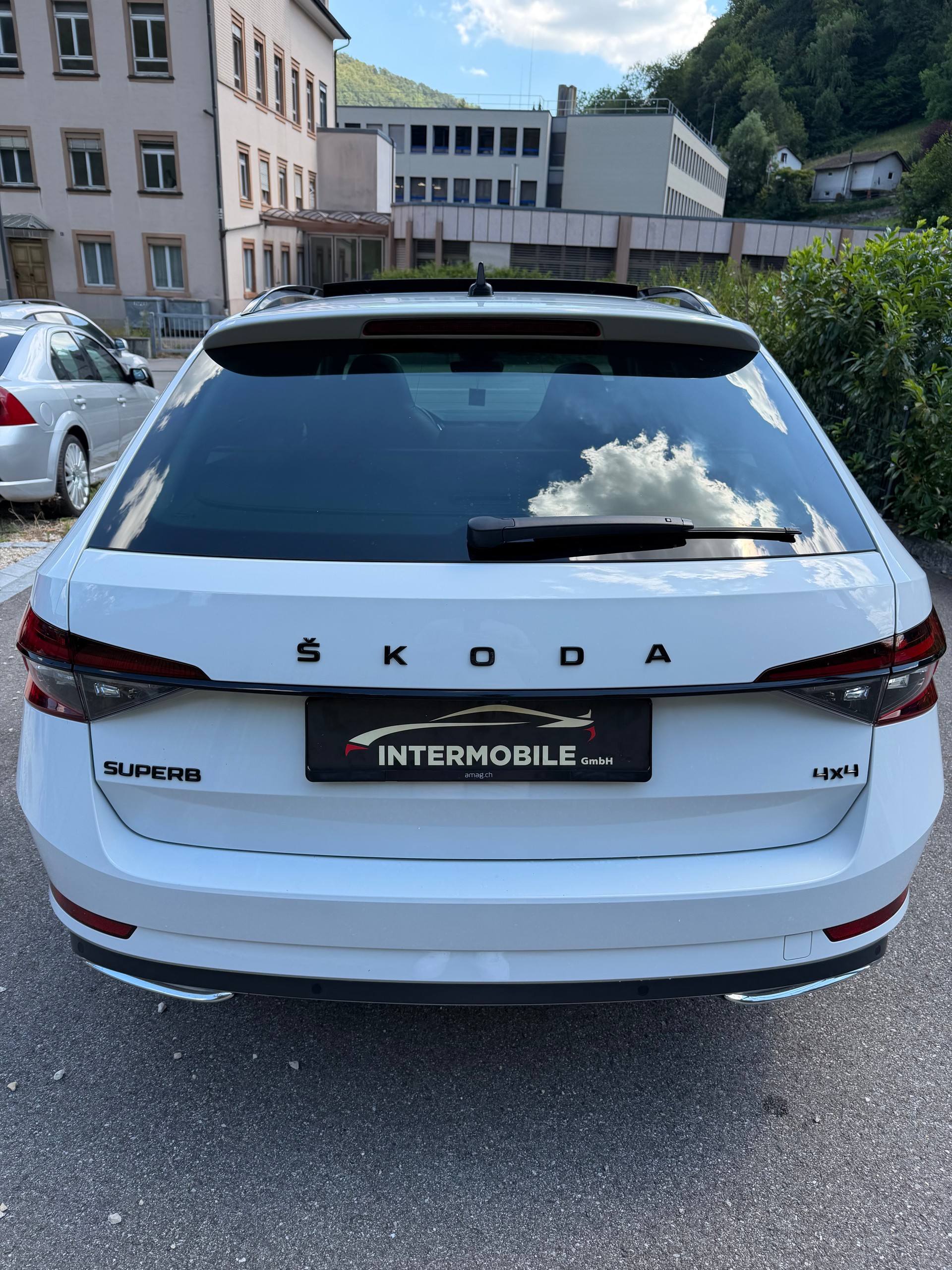 SKODA Superb Combi 2.0 TDi SportLine 4x4 DSG-image-6