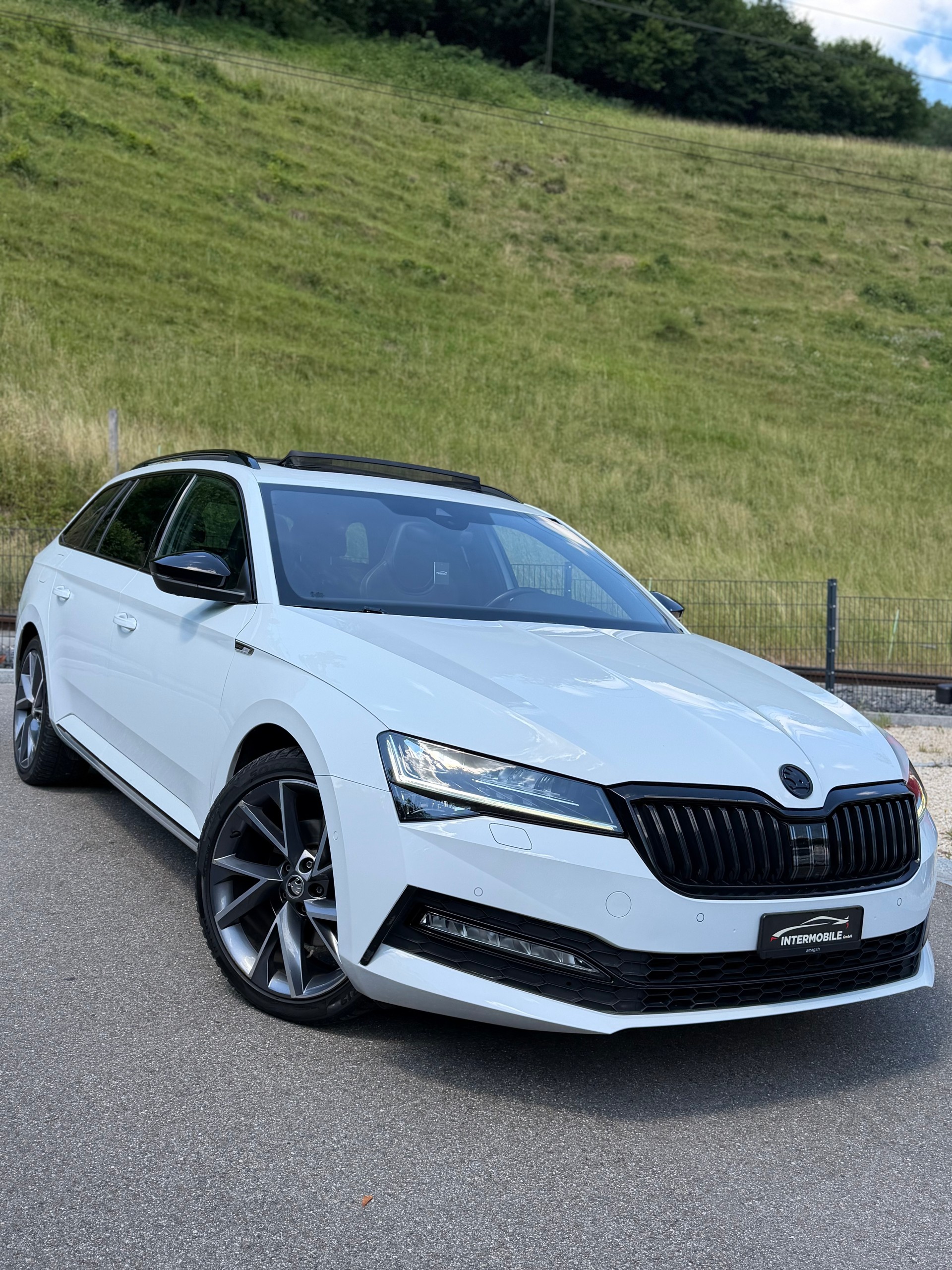 SKODA Superb Combi 2.0 TDi SportLine 4x4 DSG-image-3