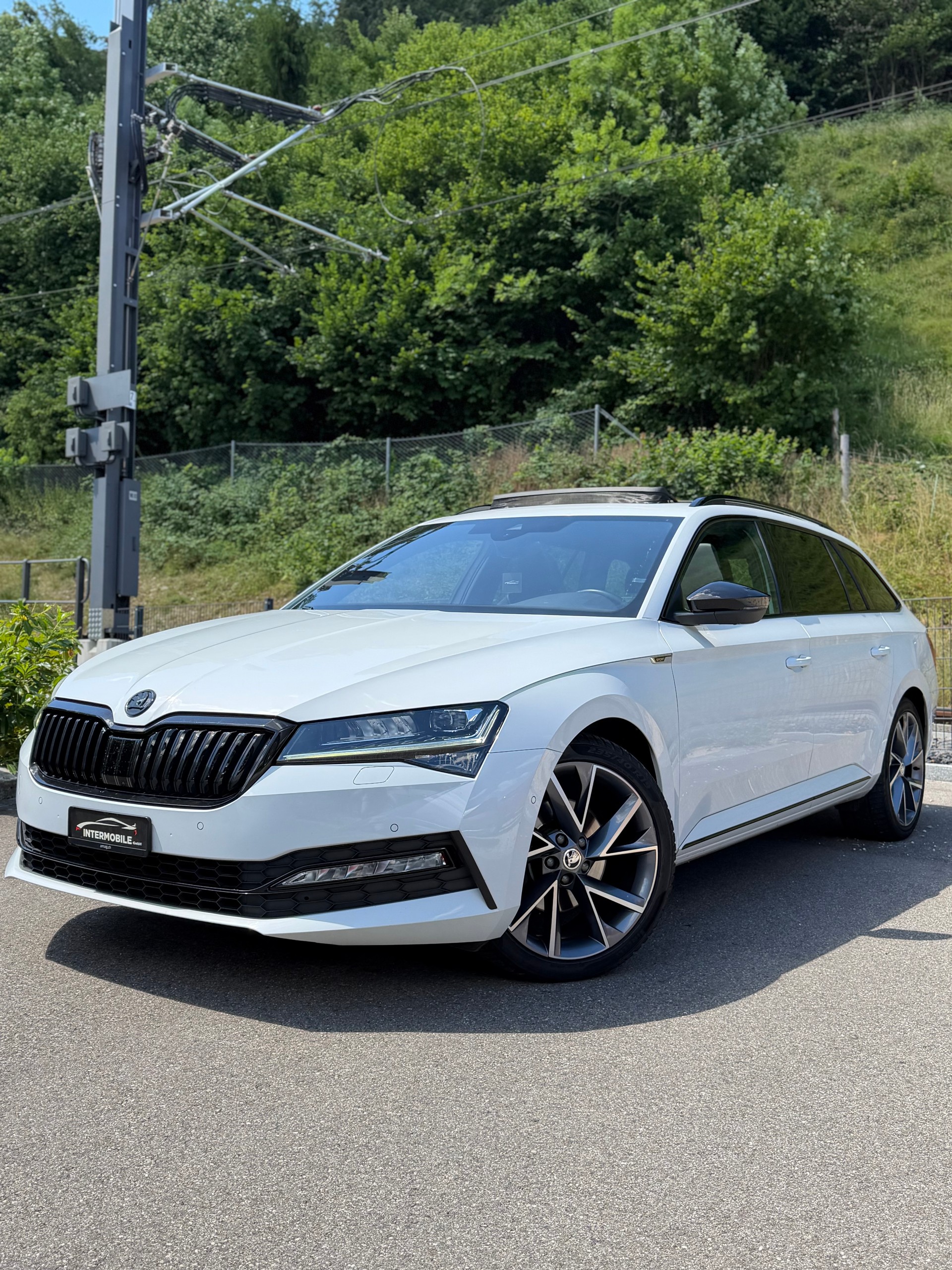 SKODA Superb Combi 2.0 TDi SportLine 4x4 DSG-image-1