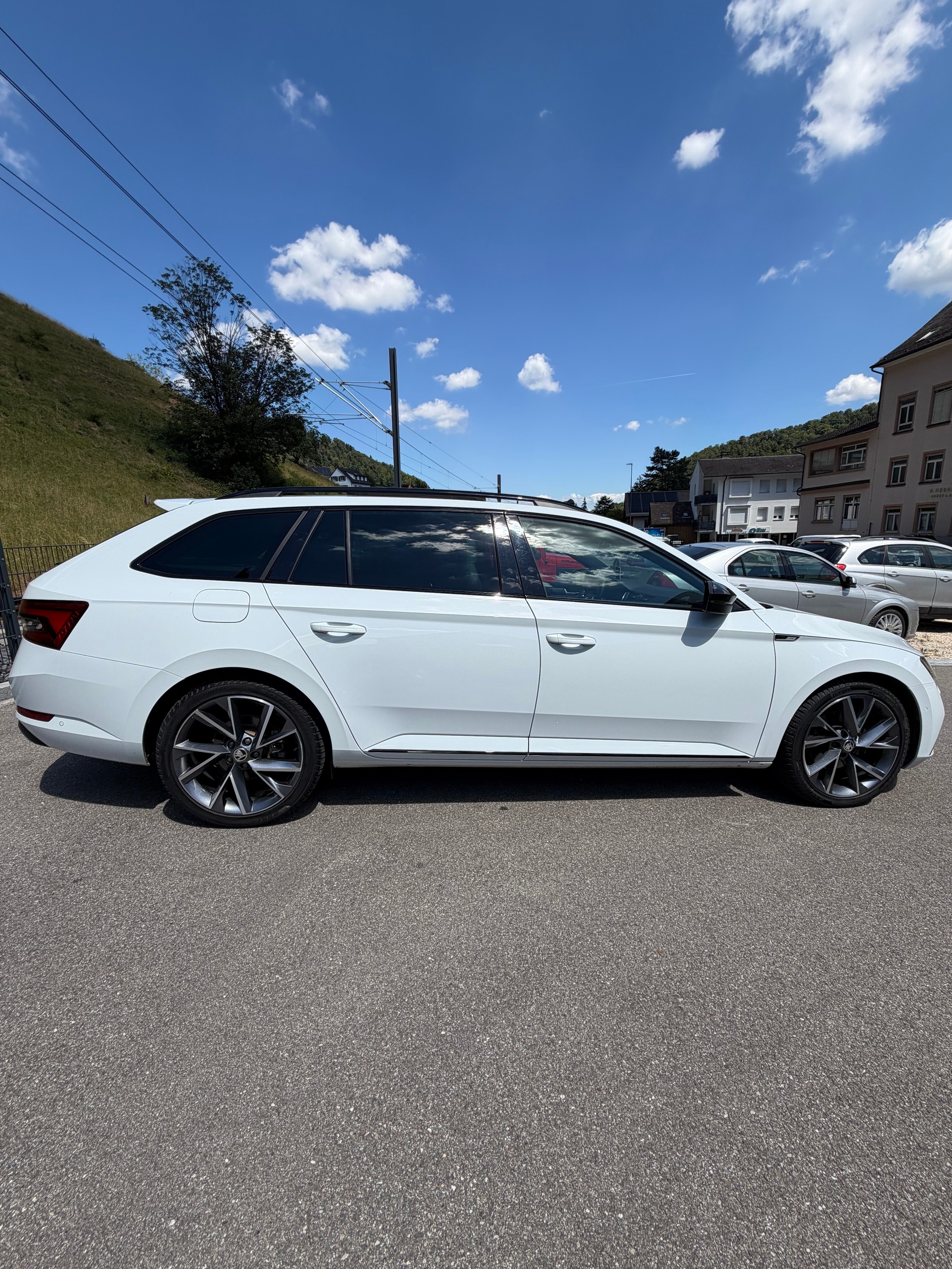 SKODA Superb Combi 2.0 TDi SportLine 4x4 DSG-image-9
