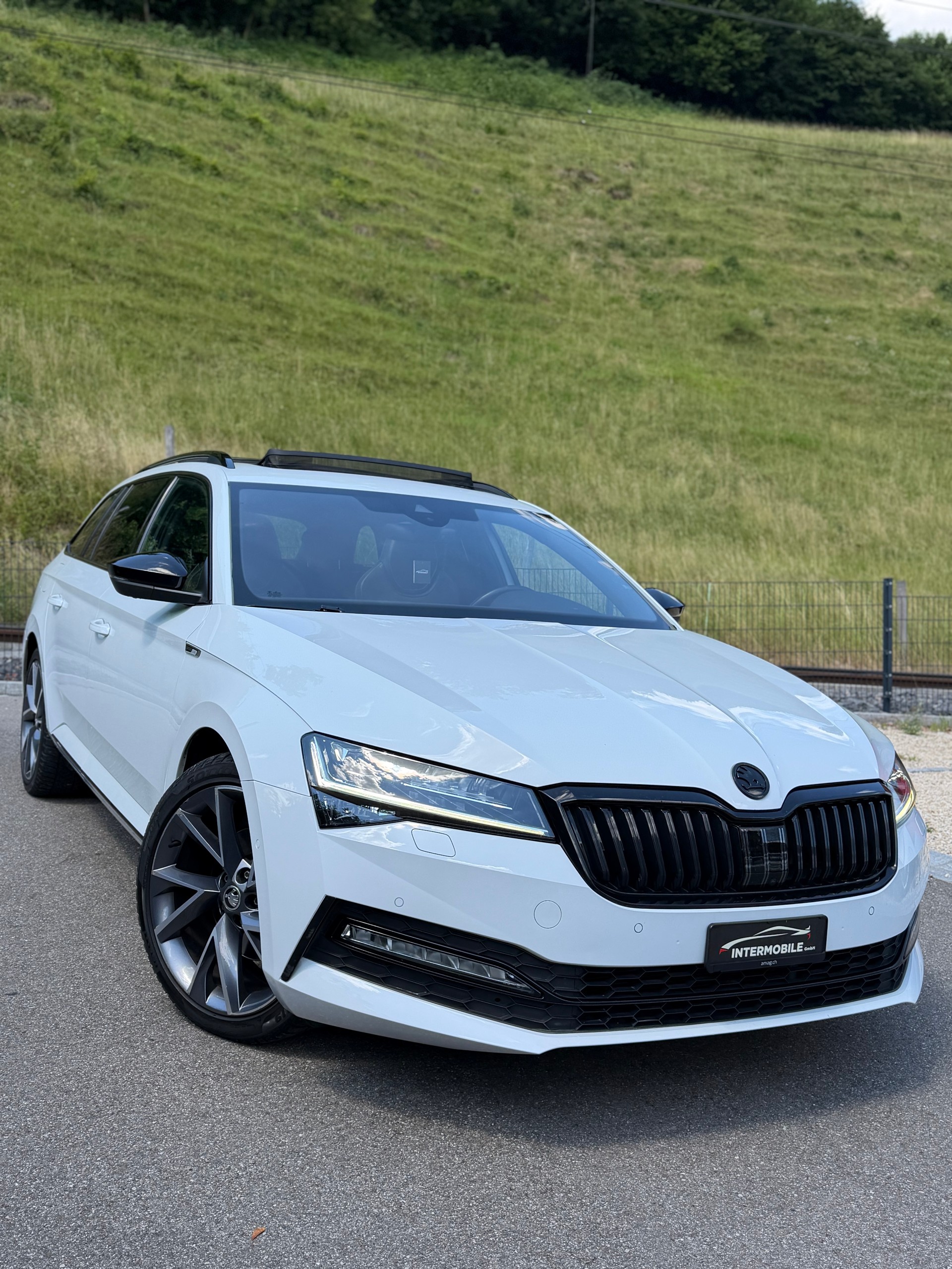 SKODA Superb Combi 2.0 TDi SportLine 4x4 DSG-image-4