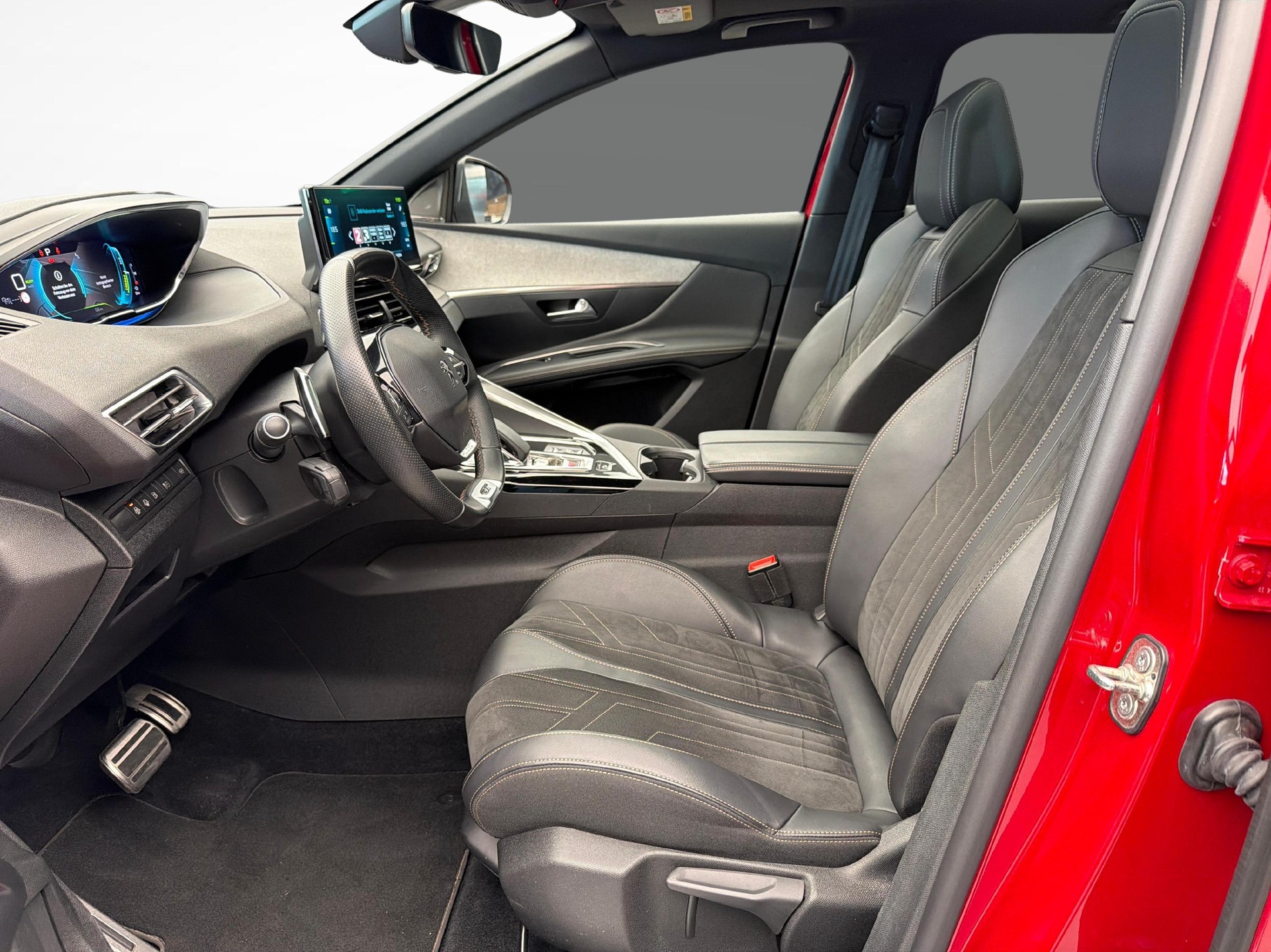 PEUGEOT 3008 1.6 Plug-in Hybrid4 GT Pack-image-11