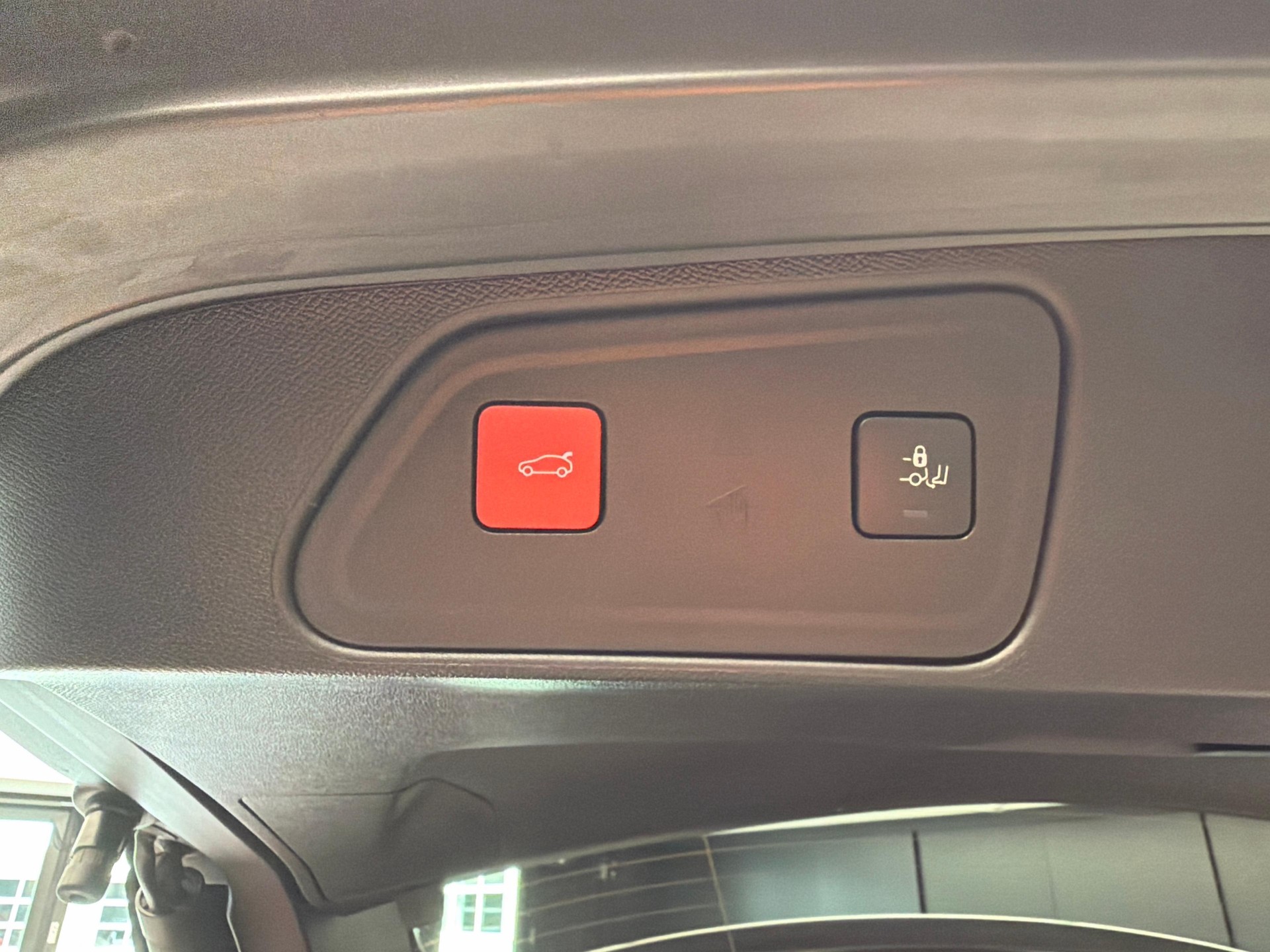 PEUGEOT 3008 1.6 Plug-in Hybrid4 GT Pack-image-14