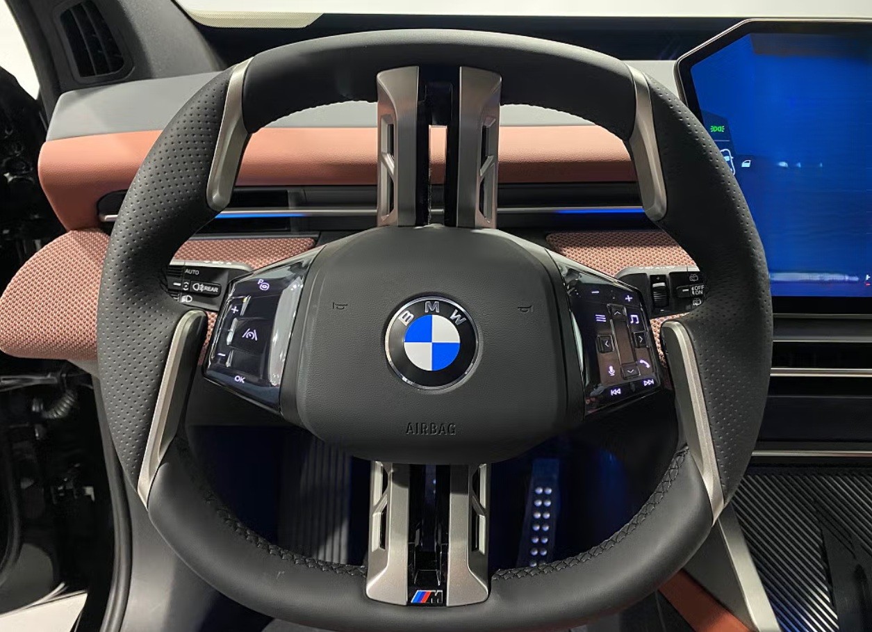 BMW iX3 50 xDrive M Sport mit AHK und Headup-Display-image-5