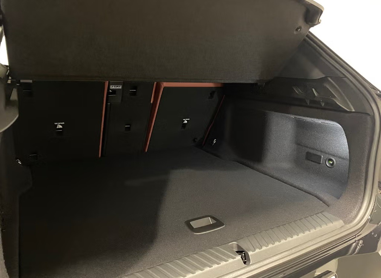 BMW iX3 50 xDrive M Sport mit AHK und Headup-Display-image-3