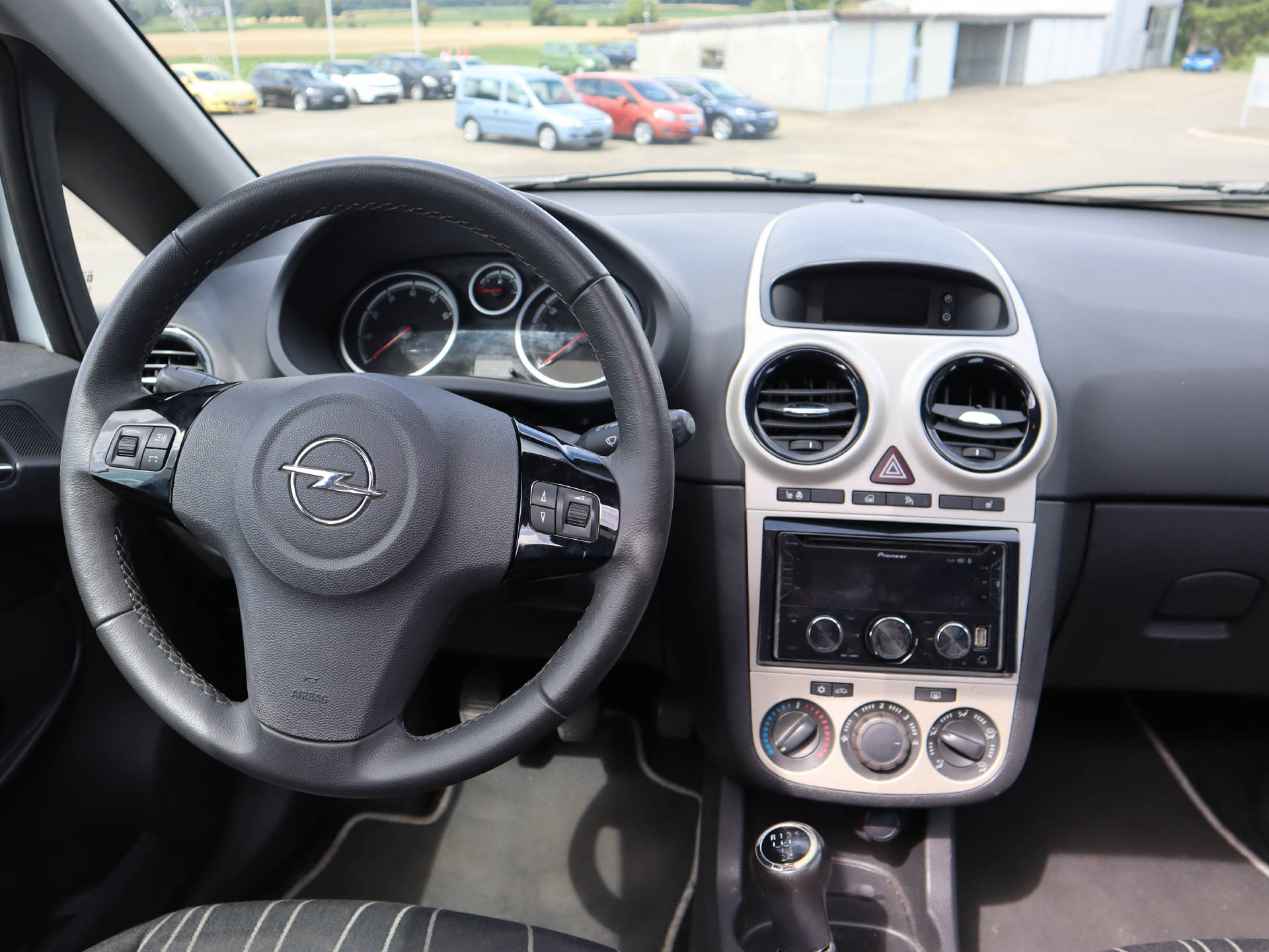 OPEL Corsa D 1.4i 16V TP Enjoy-image-7