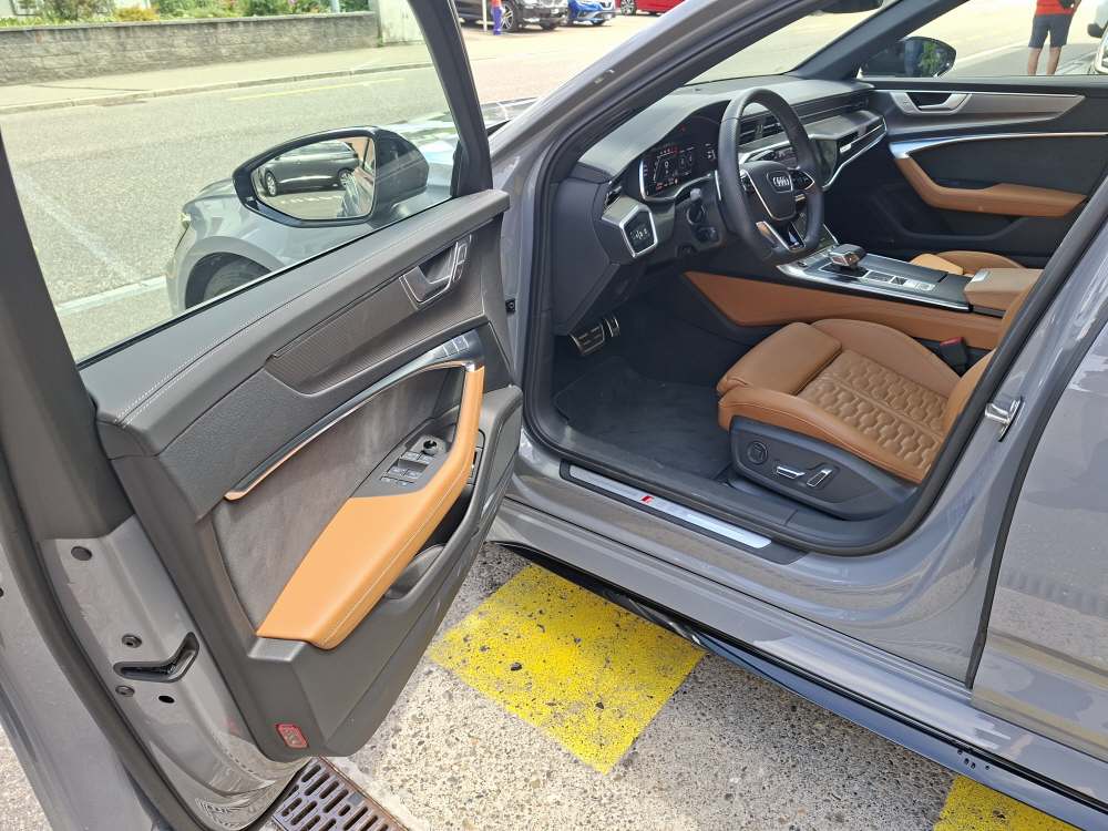 AUDI RS6 Avant 4.0 V8 TFSI performance quattro T-Tronic-image-6