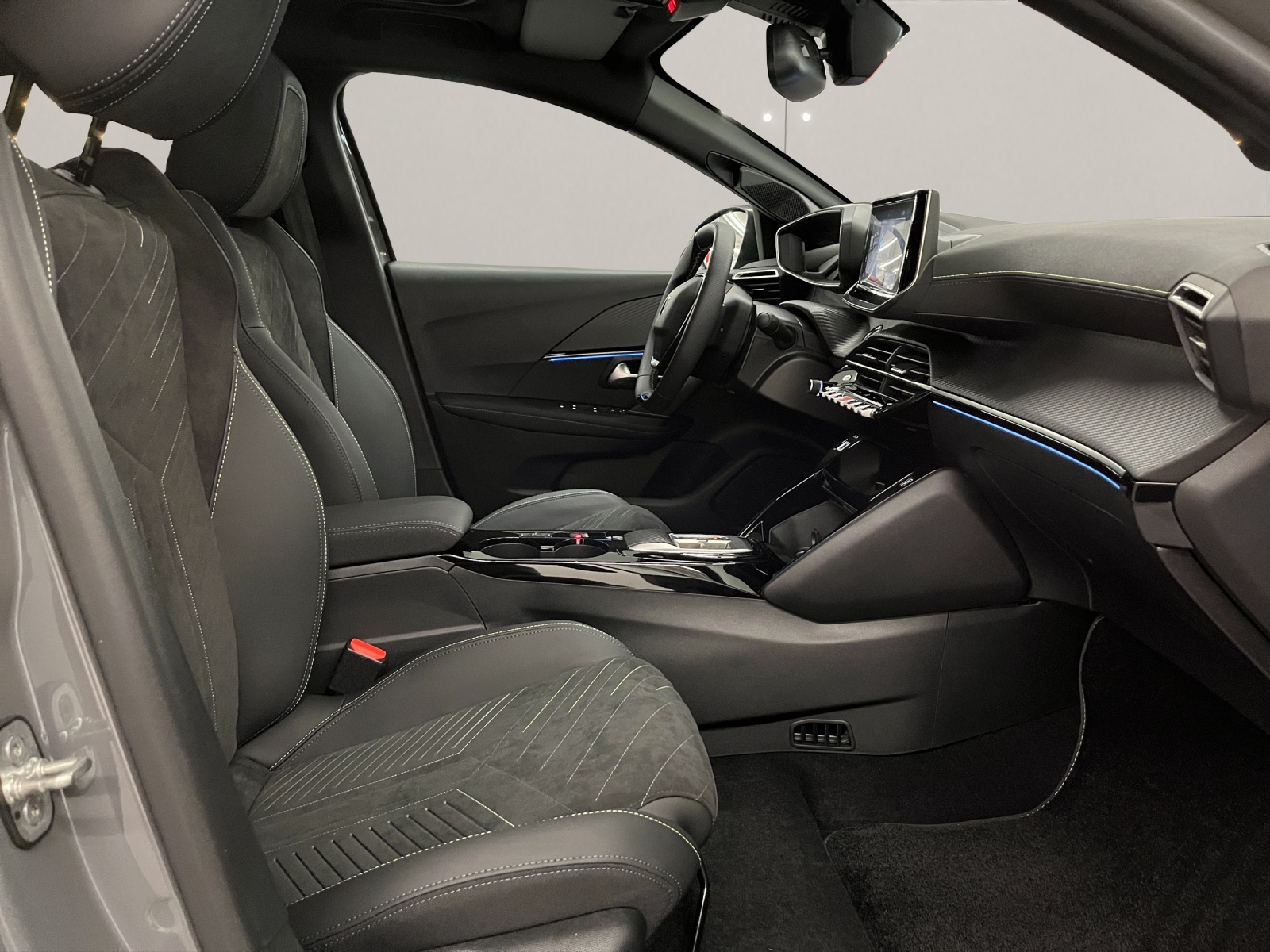 PEUGEOT 208 e-GT-image-14