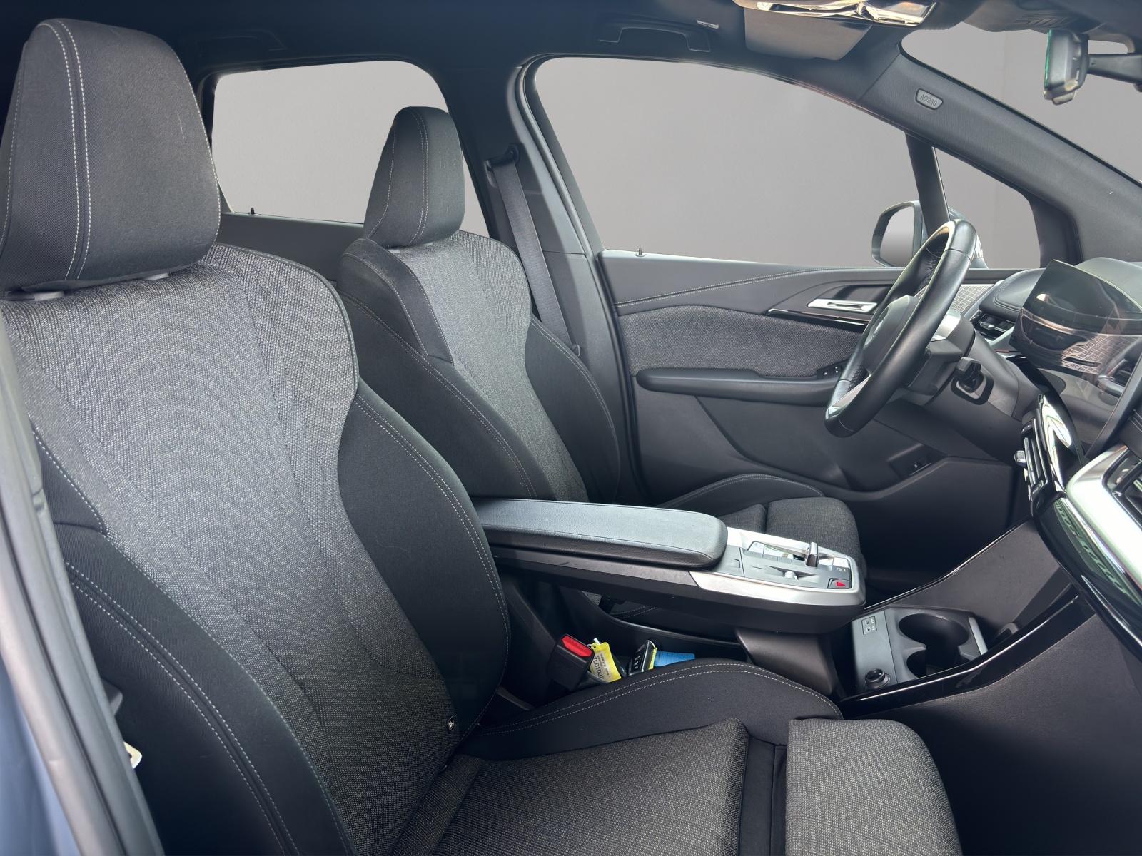 BMW 218i Active Tourer-image-10