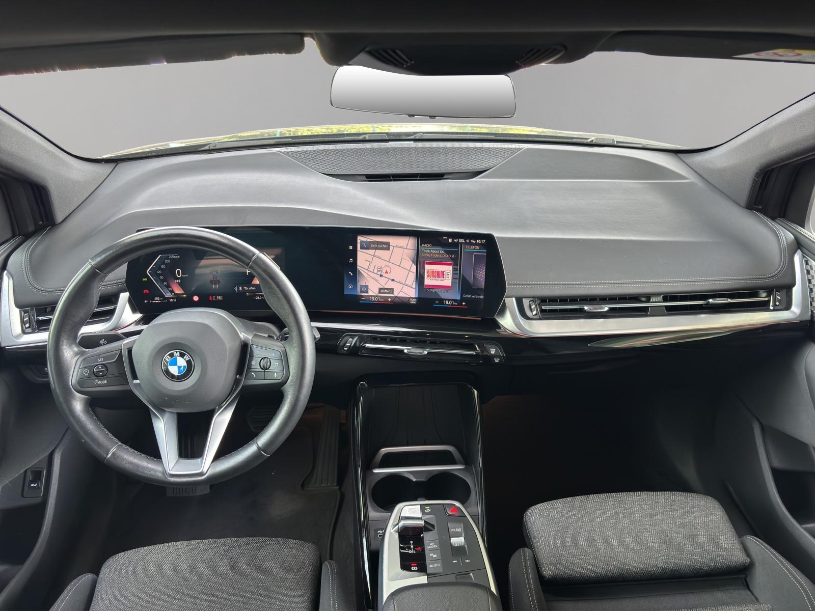 BMW 218i Active Tourer-image-6