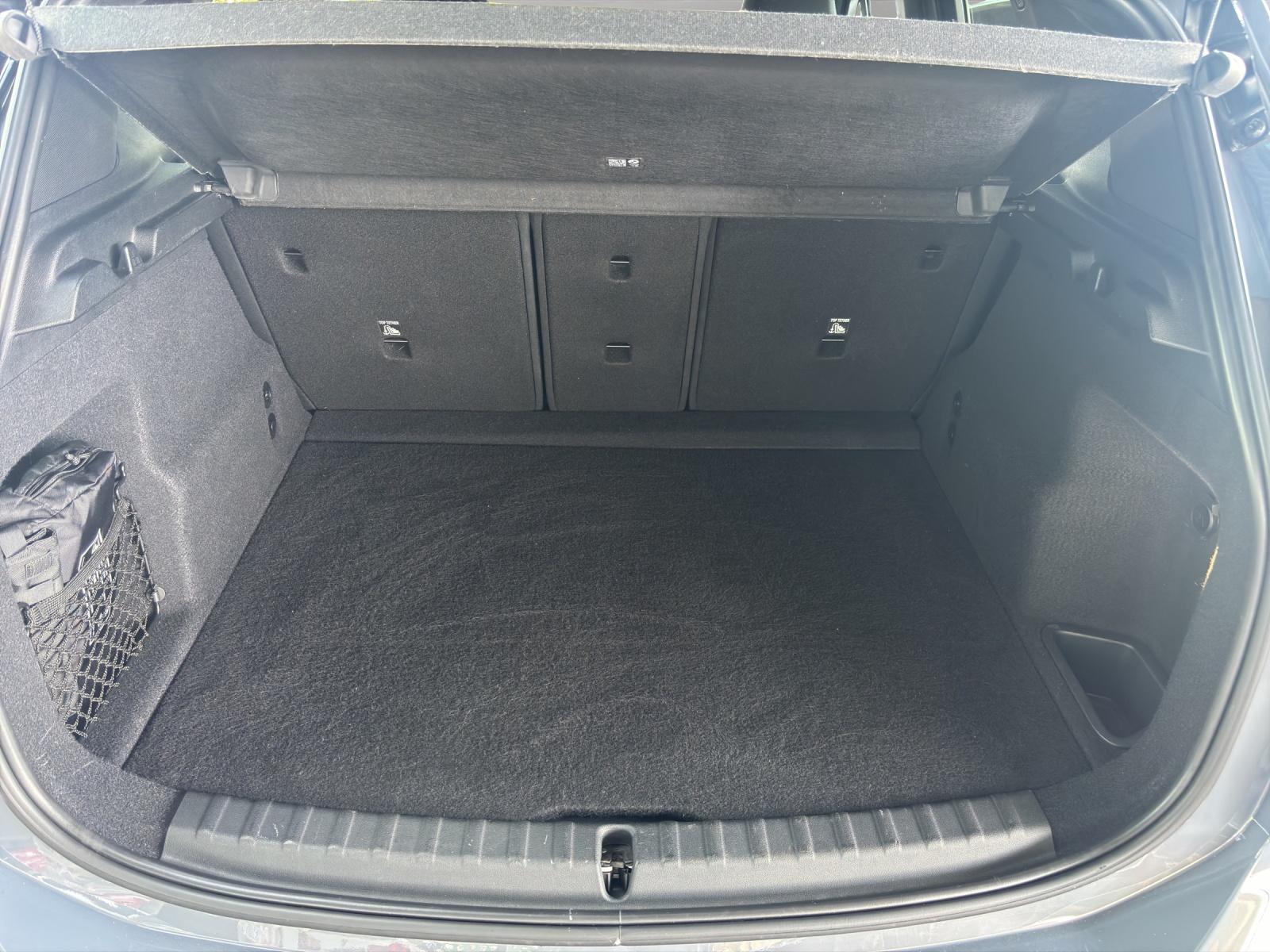 BMW 218i Active Tourer-image-22