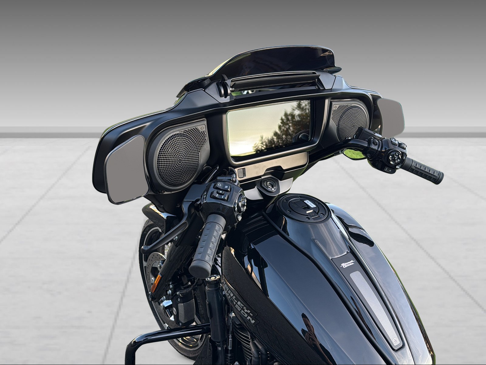 HARLEY-DAVIDSON FLHX Street Glide Black Finish 117-showroom-element-3