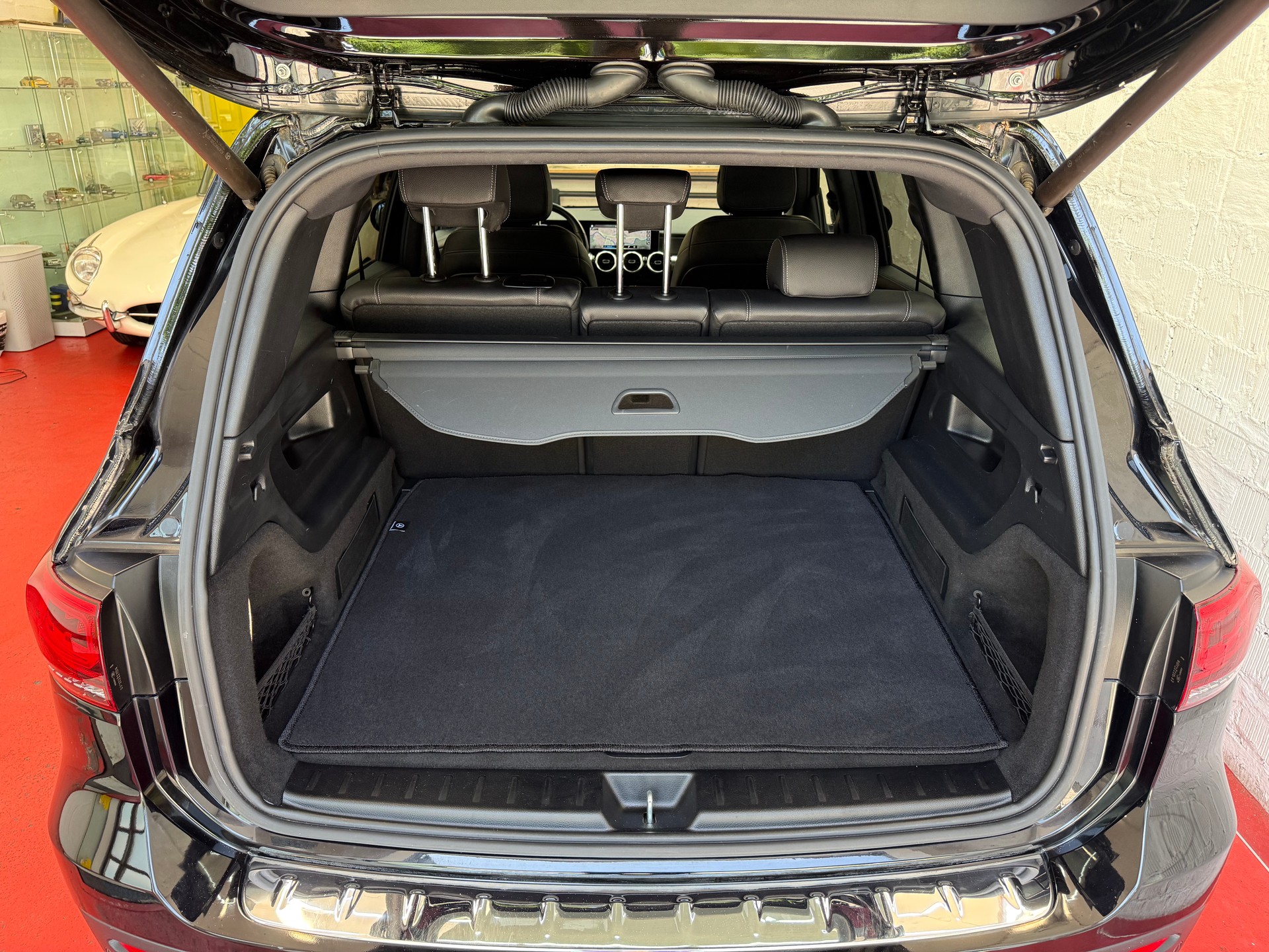 MERCEDES-BENZ GLB 200 7G-Tronic-image-13