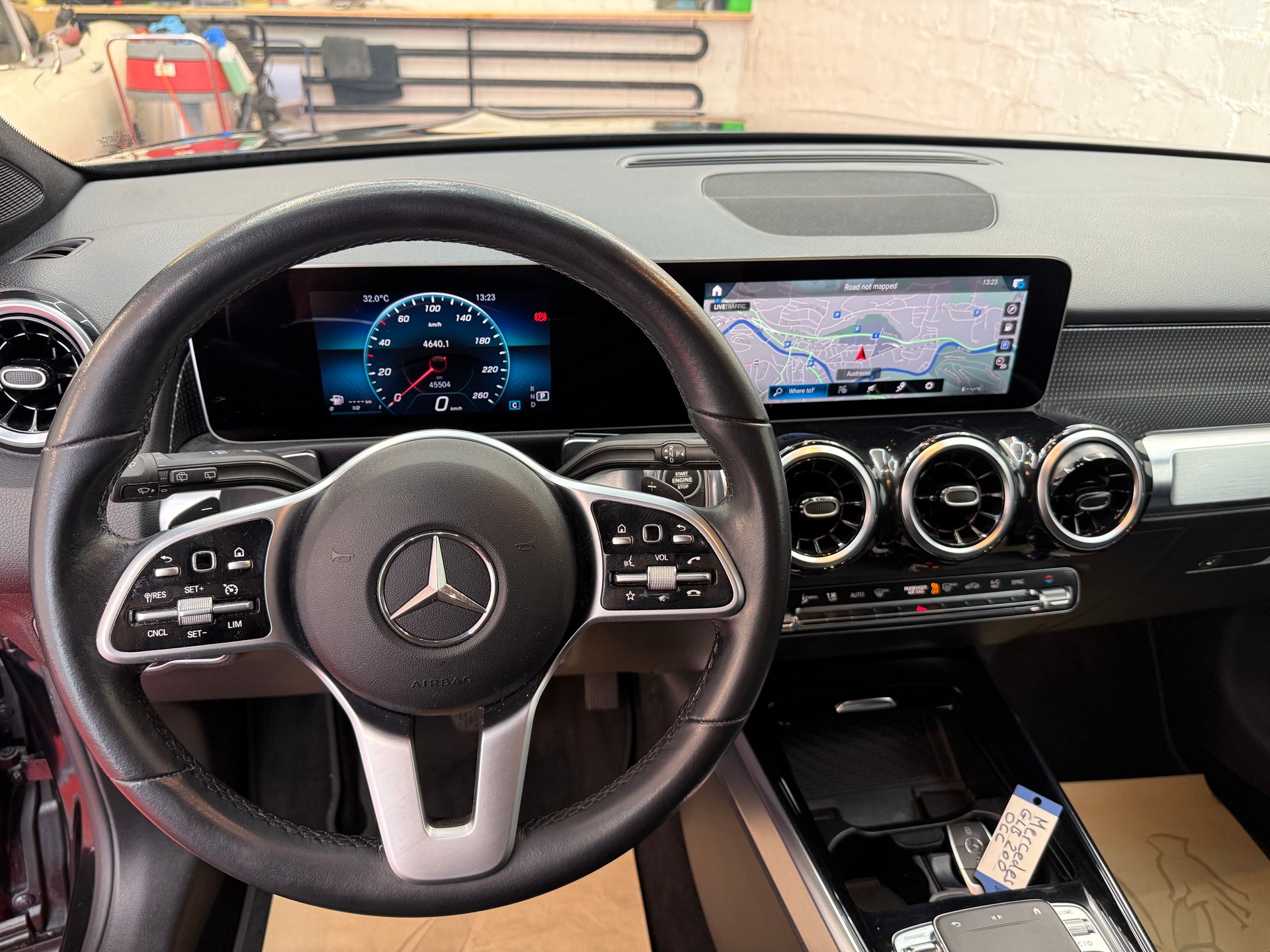 MERCEDES-BENZ GLB 200 7G-Tronic-image-9
