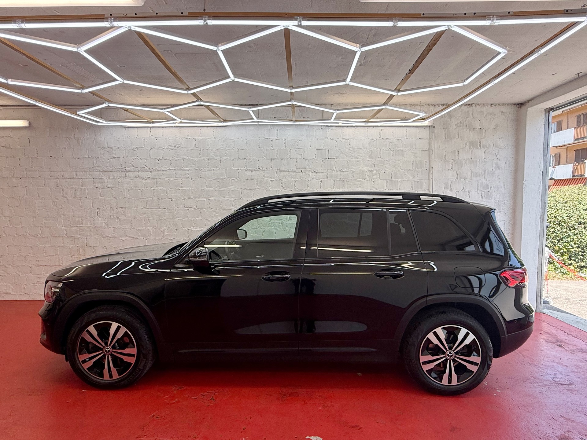 MERCEDES-BENZ GLB 200 7G-Tronic-showroom-element-2