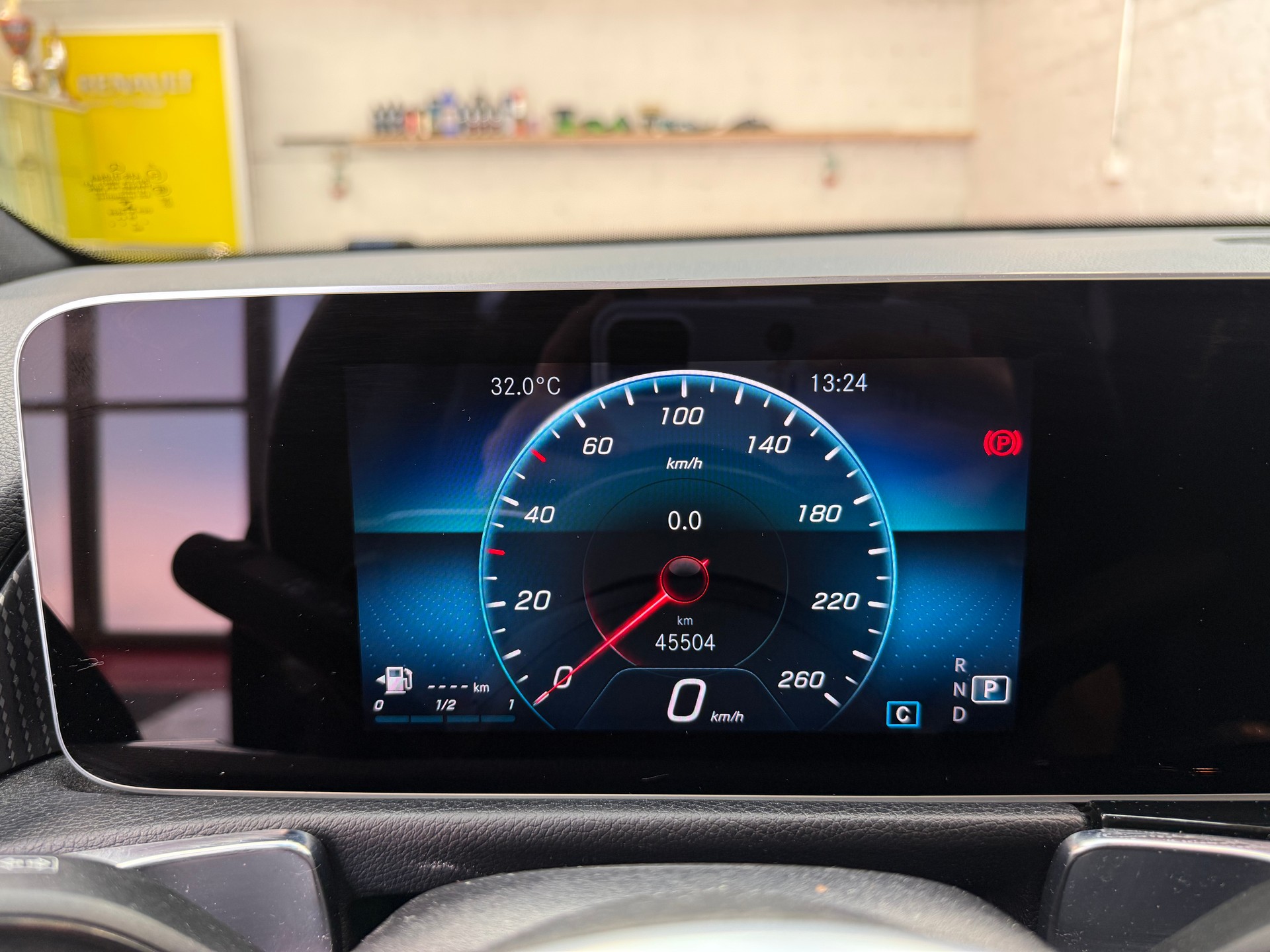 MERCEDES-BENZ GLB 200 7G-Tronic-image-10
