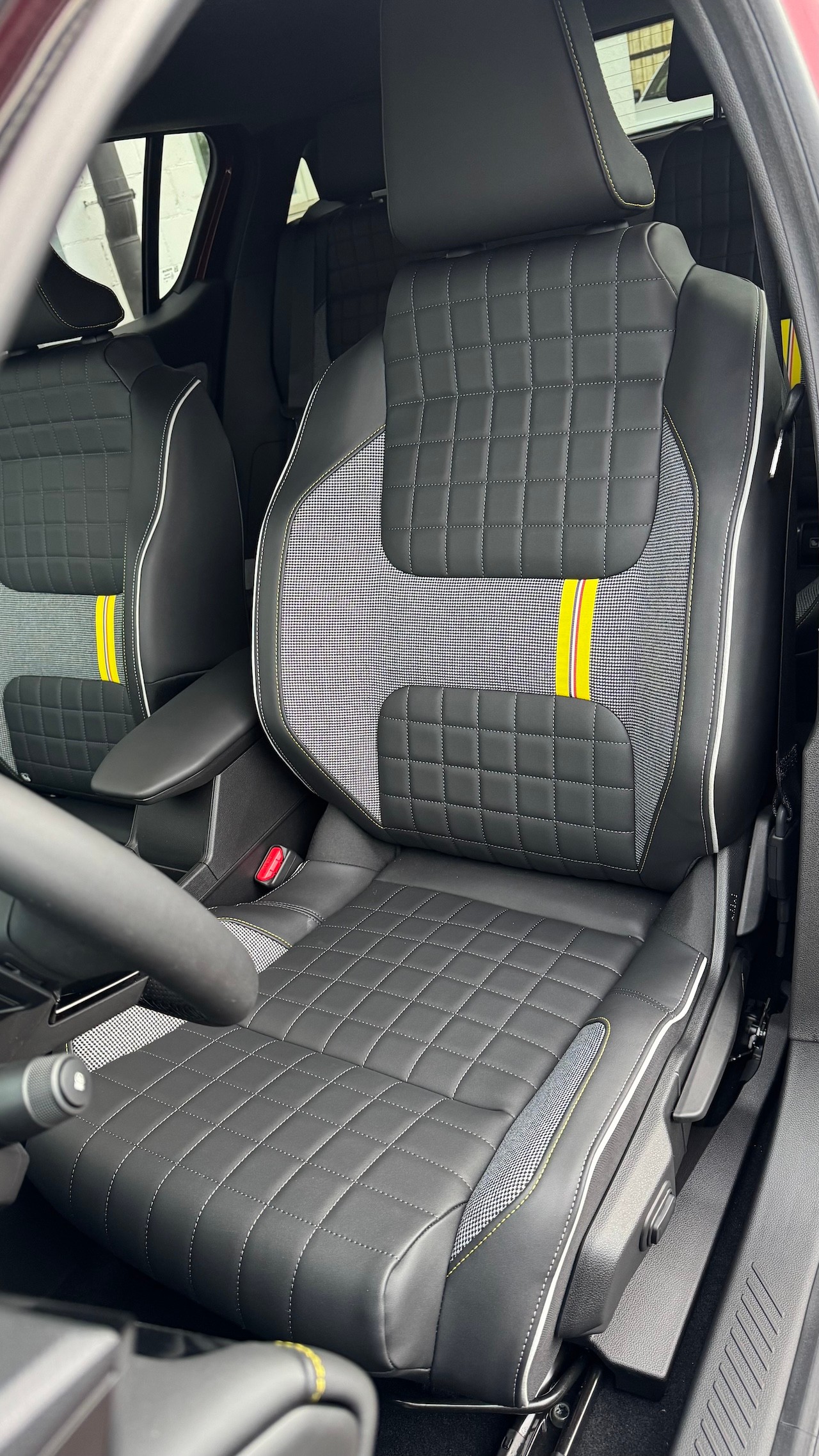 RENAULT R4 E-Tech Comfort Range 52 kWh Iconic * Vollausstattung * Toutes Options *-image-14
