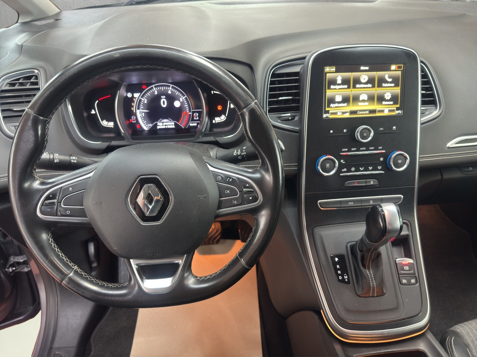 RENAULT Grand Scénic 1.3 16V Turbo Intens EDC-image-8