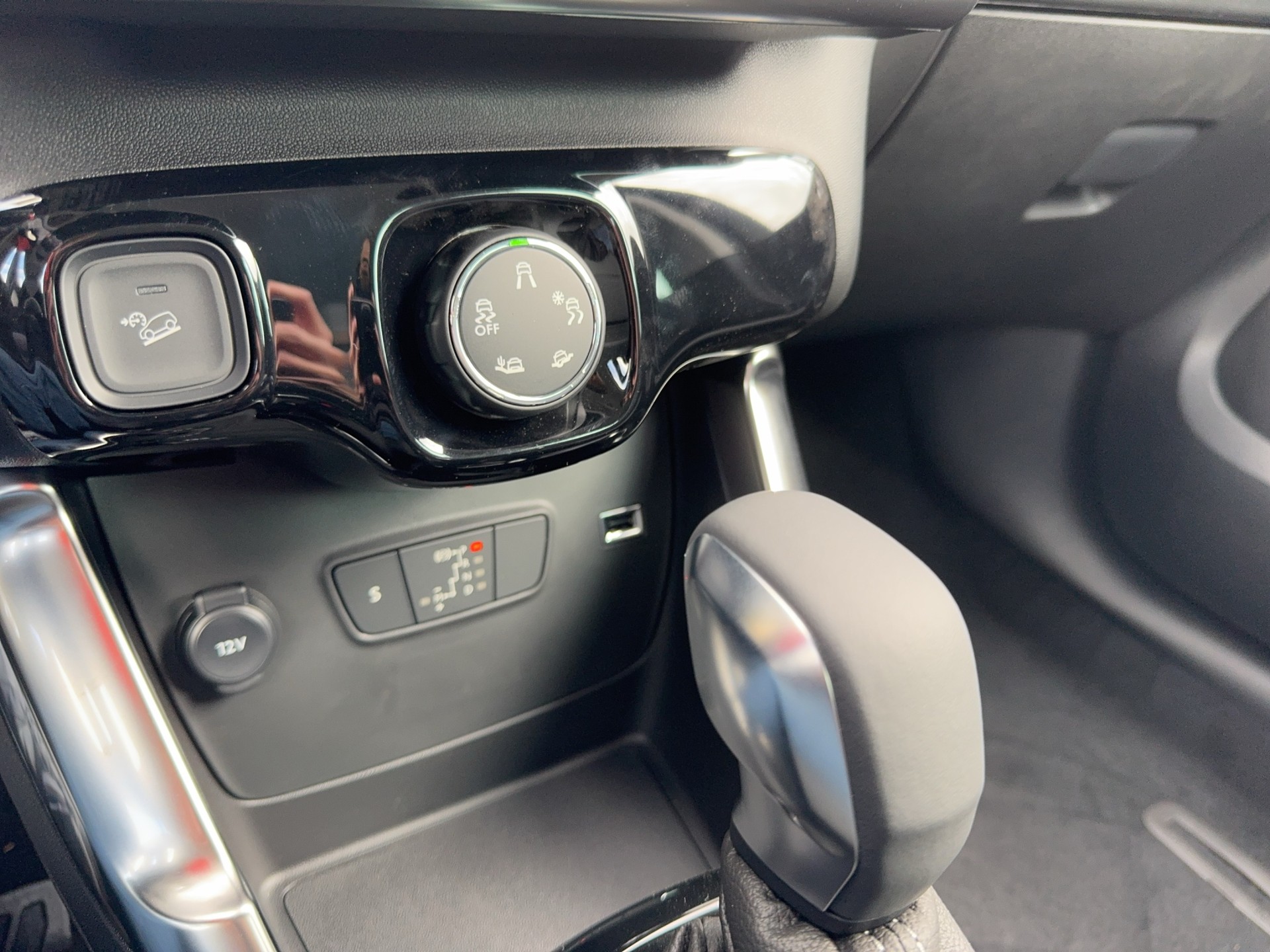 CITROEN C3 Aircross 1.2 Swiss Edition + EAT6-image-9