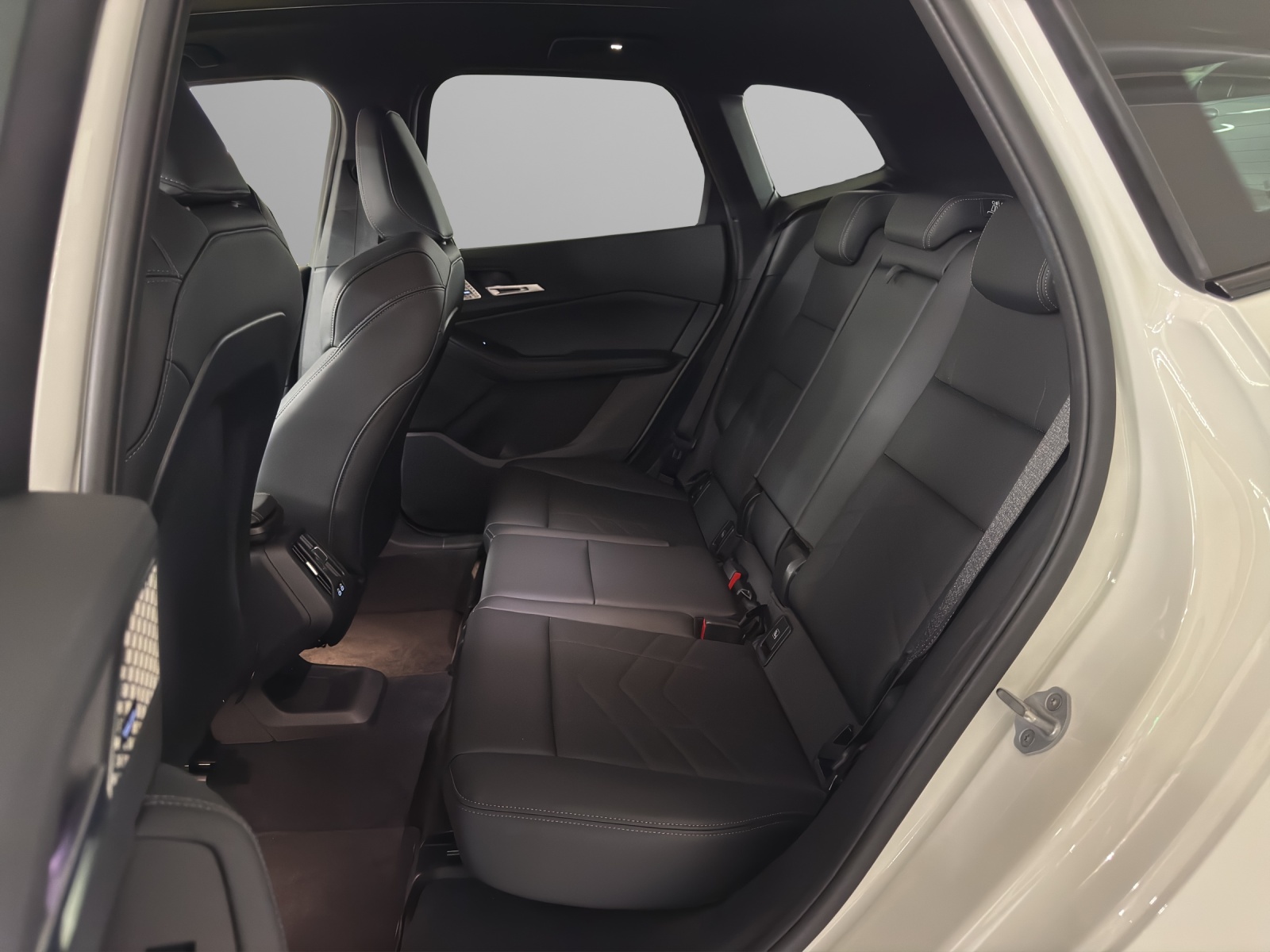 BMW 223d xDrive Active Tourer-image-13