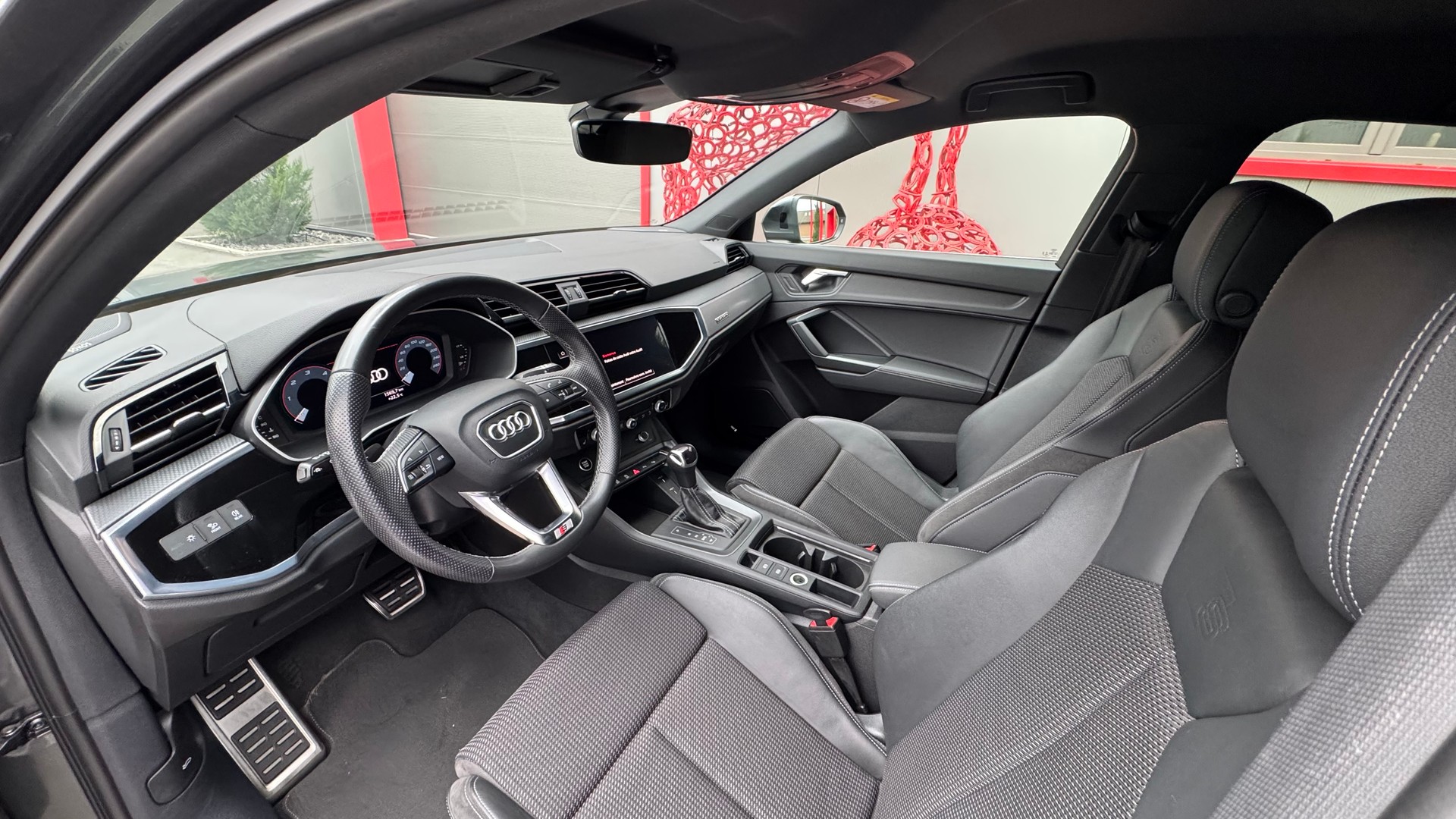 AUDI Q3 Sportback 40 TDI S line quattro S-tronic-image-10