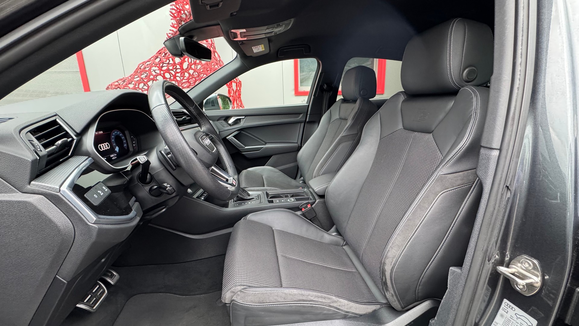 AUDI Q3 Sportback 40 TDI S line quattro S-tronic-image-9