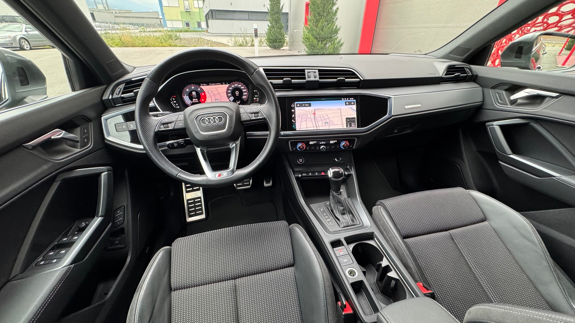 AUDI Q3 Sportback 40 TDI S line quattro S-tronic-image-12