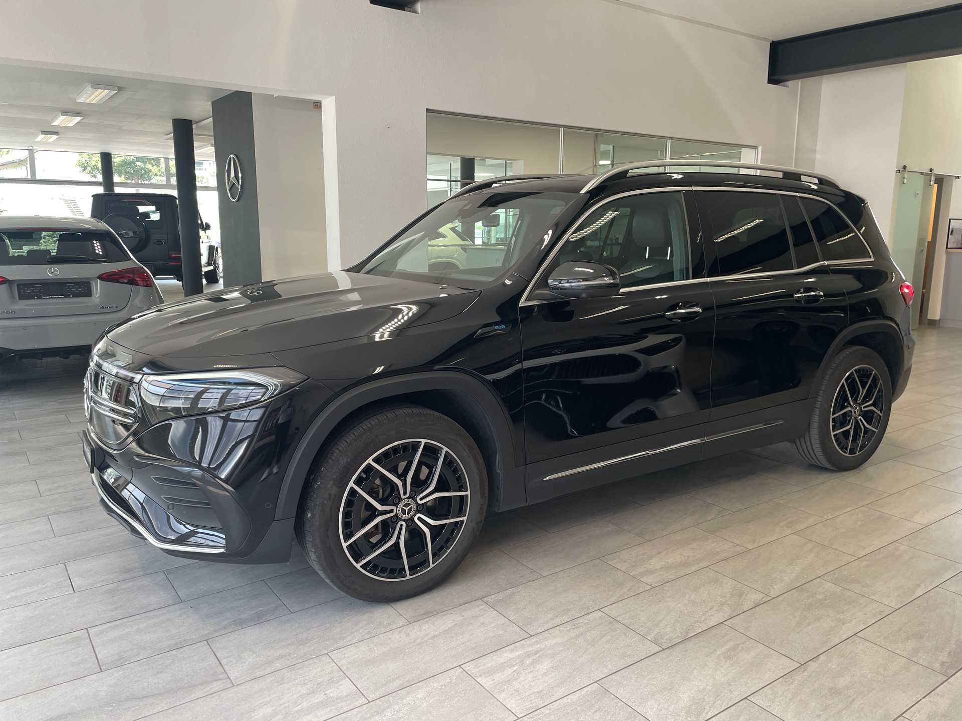 MERCEDES-BENZ EQB 350 AMG Line 4Matic-image-3