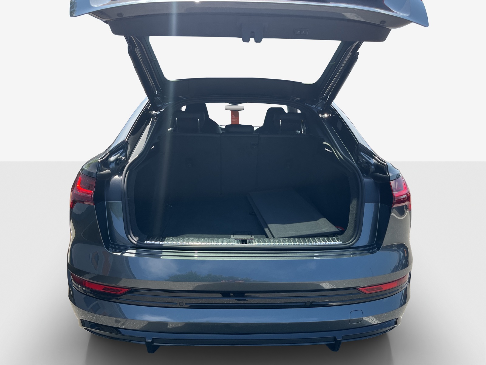 AUDI e-tron 55 Sportback S Line Black Edition quattro-image-10