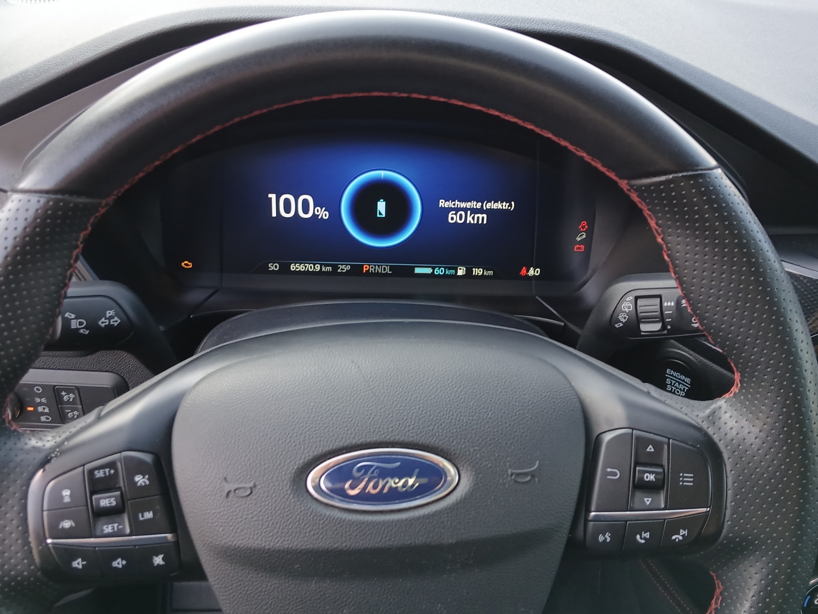 FORD Kuga 2.5 Plug-in Hybrid ST-Line X-image-9