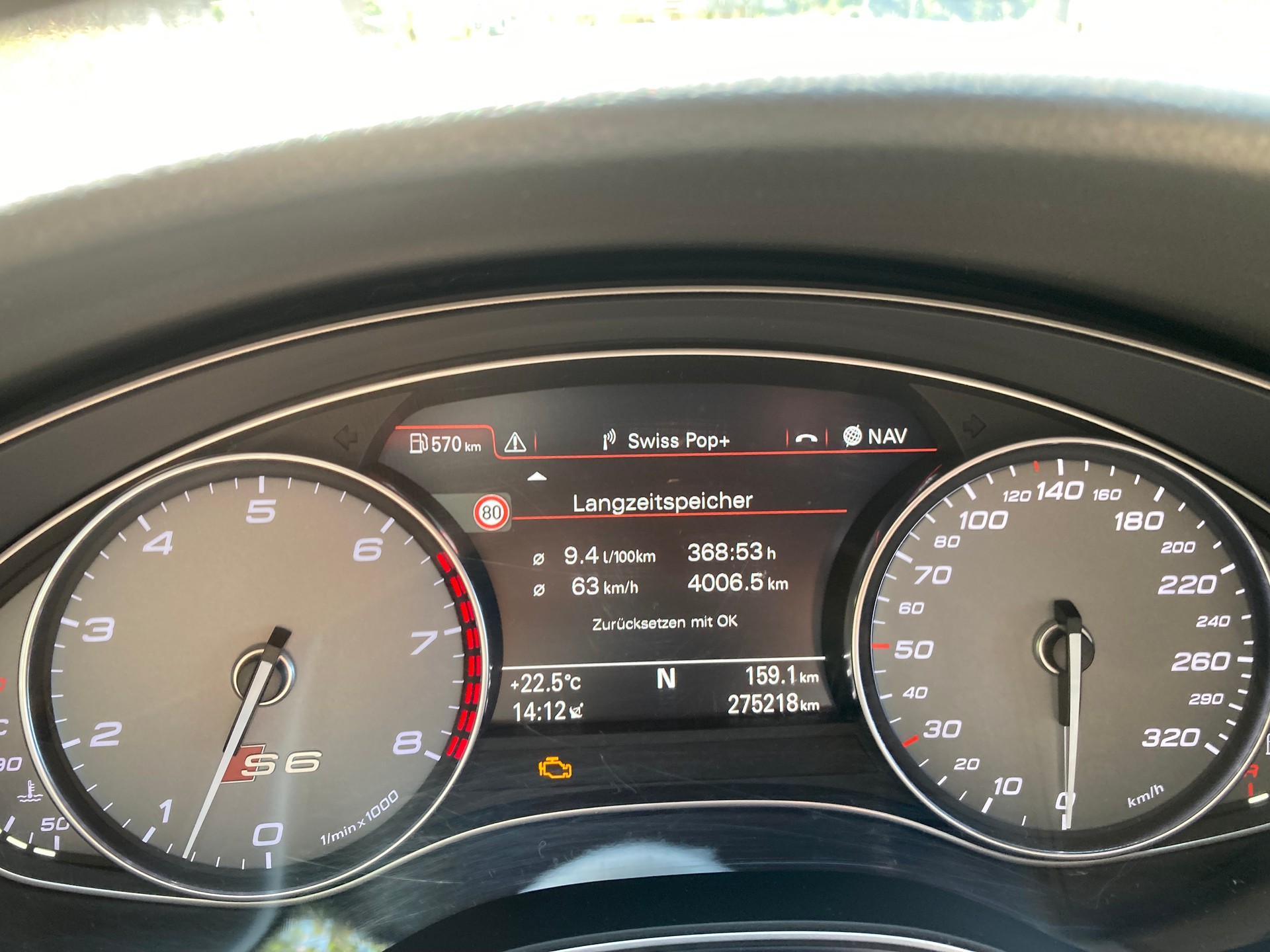 AUDI 4.0 V8 TFSI quattro S-Tronic-image-5