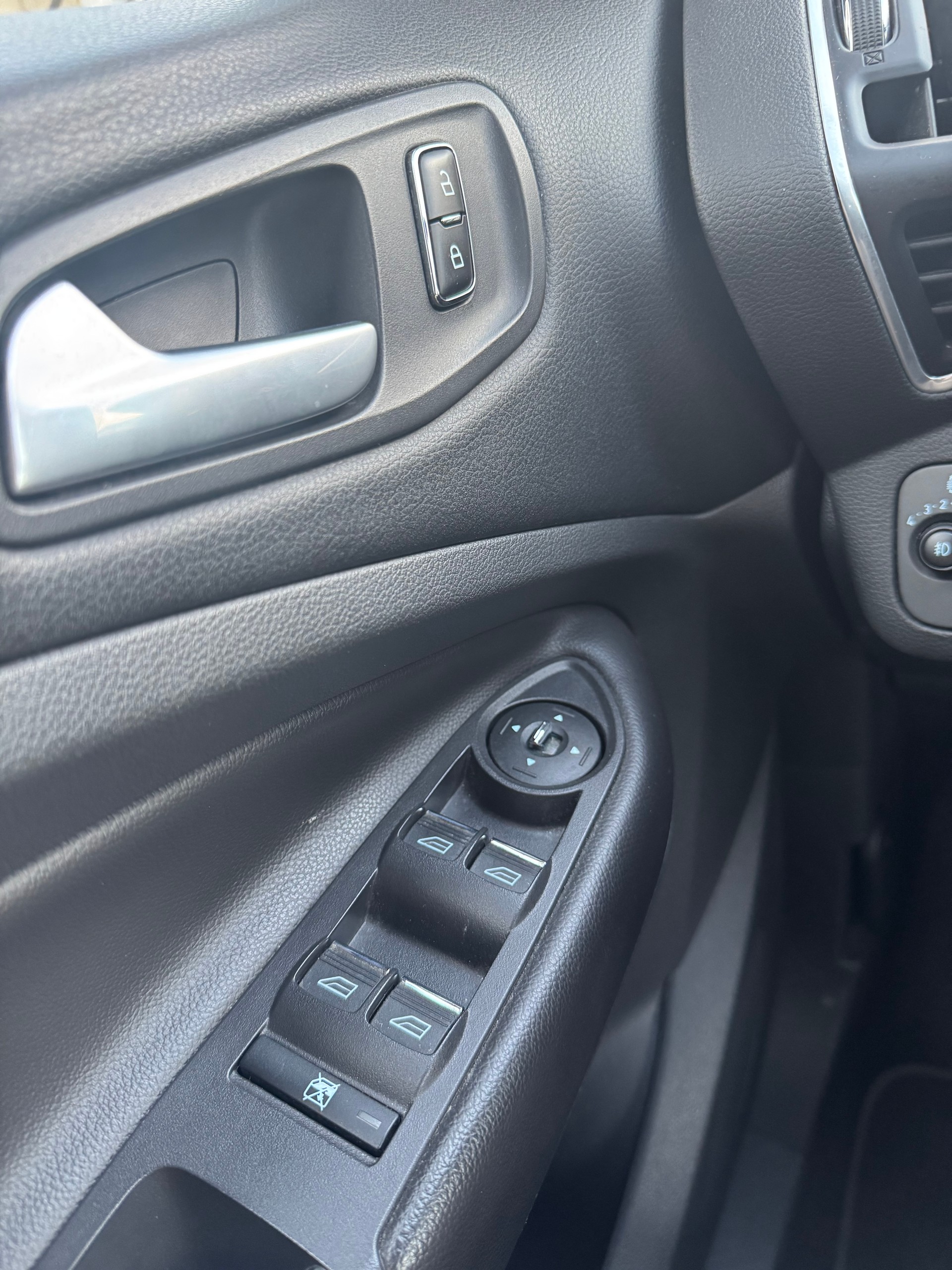 FORD Kuga 1.6 SCTi Titanium 4WD Automatic-image-12