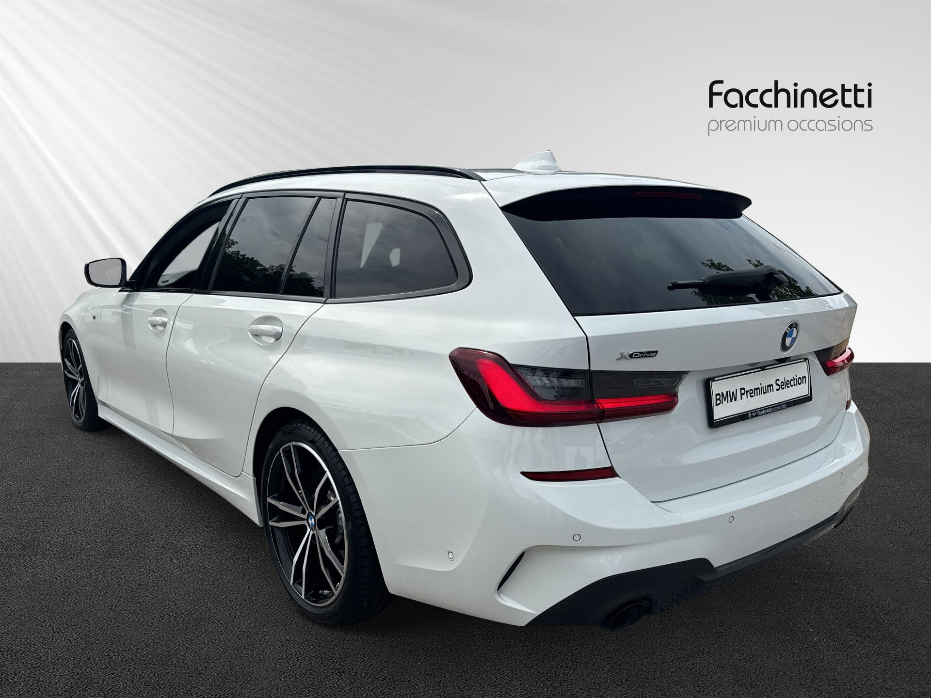 BMW 330d xDrive 48V Touring M Sport Steptronic-image-2