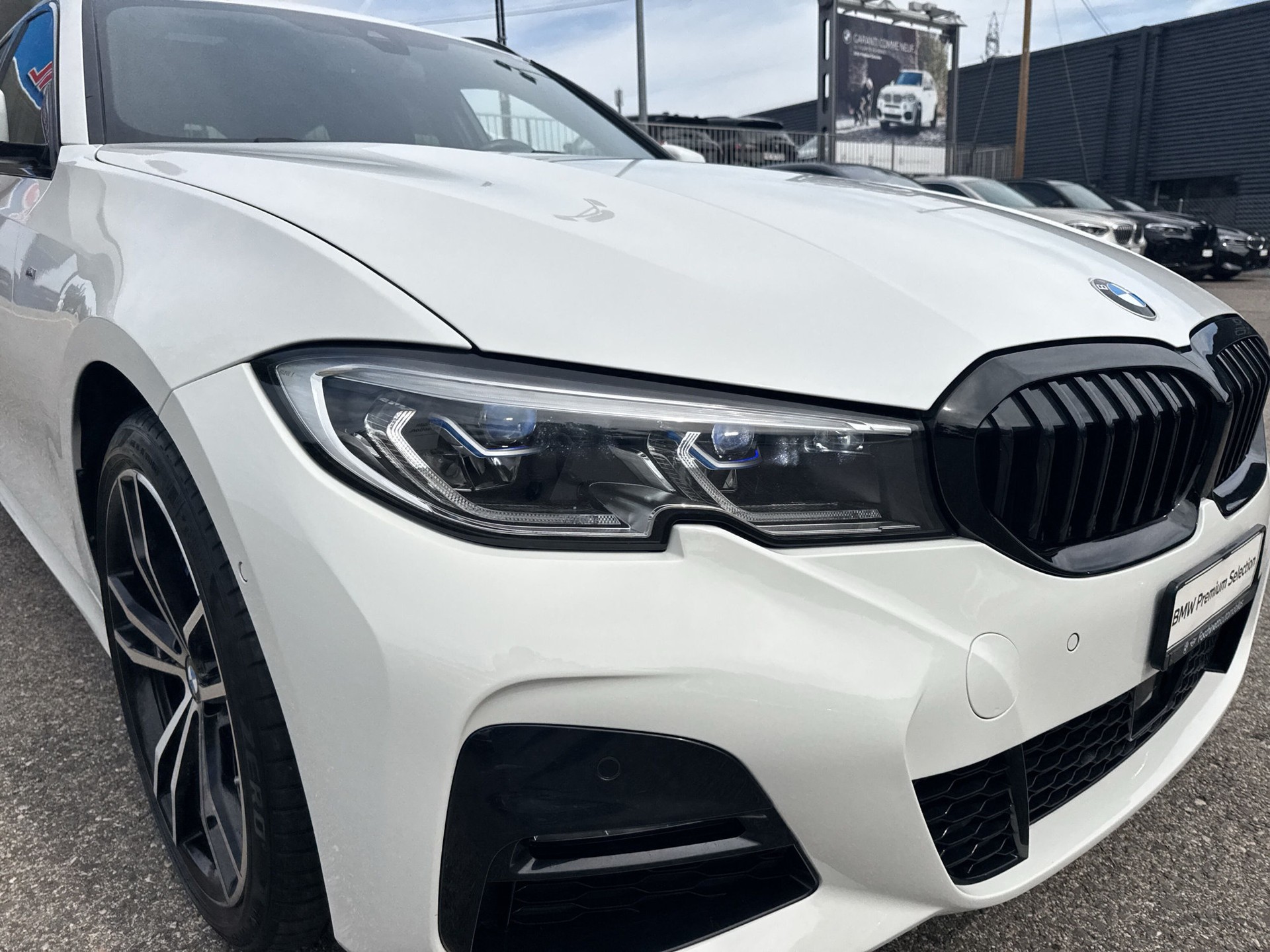 BMW 330d xDrive 48V Touring M Sport Steptronic-image-17