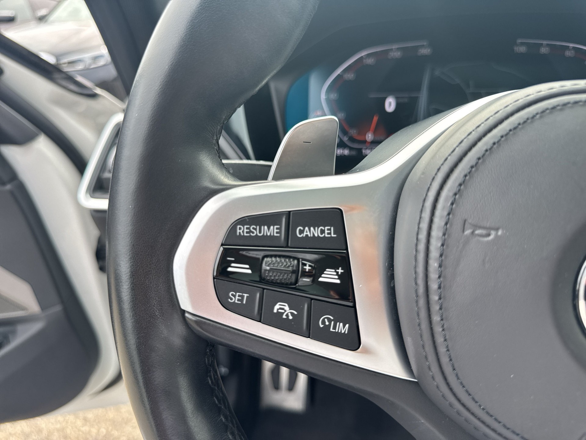 BMW 330d xDrive 48V Touring M Sport Steptronic-image-14