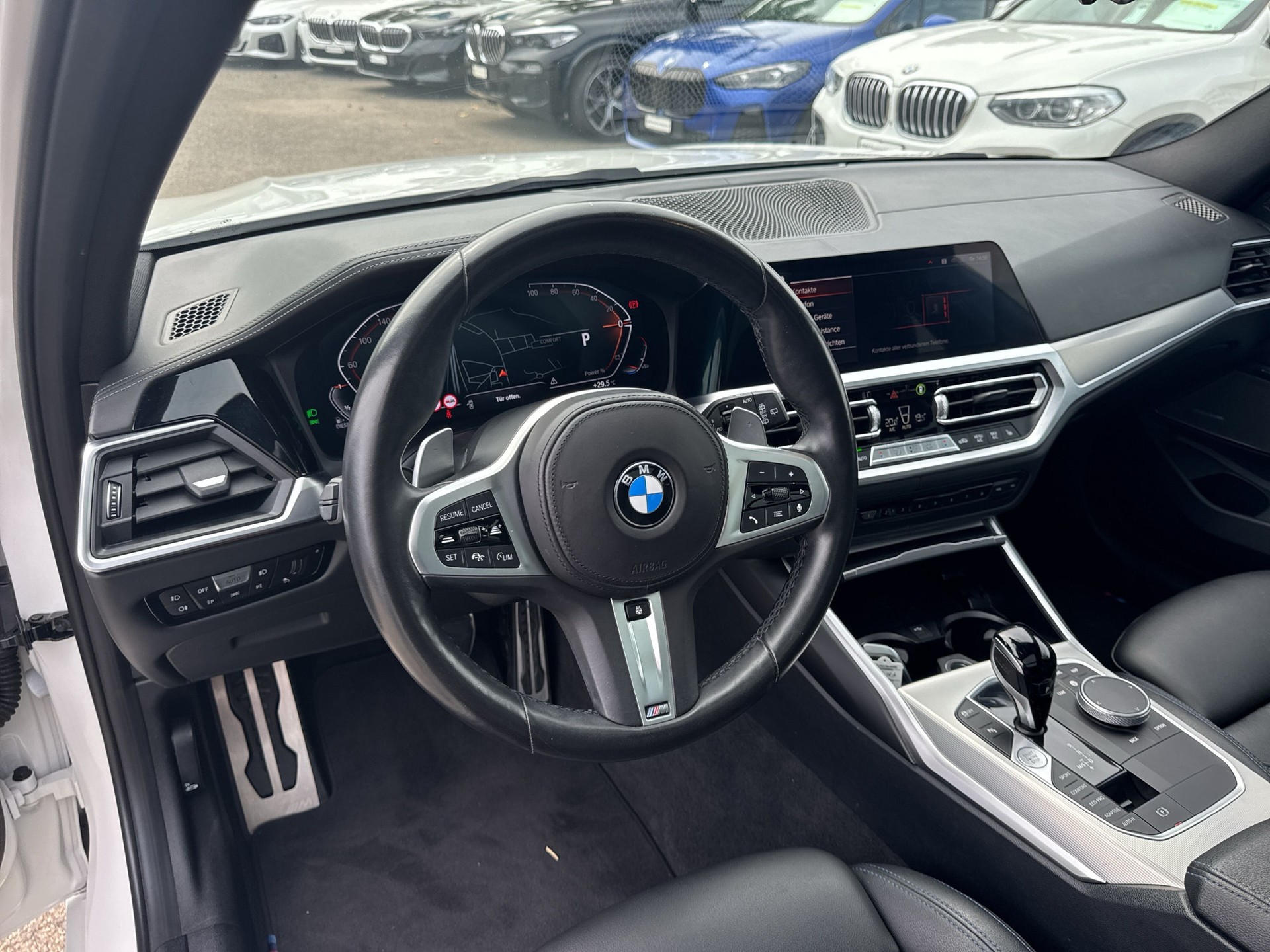 BMW 330d xDrive 48V Touring M Sport Steptronic-image-11
