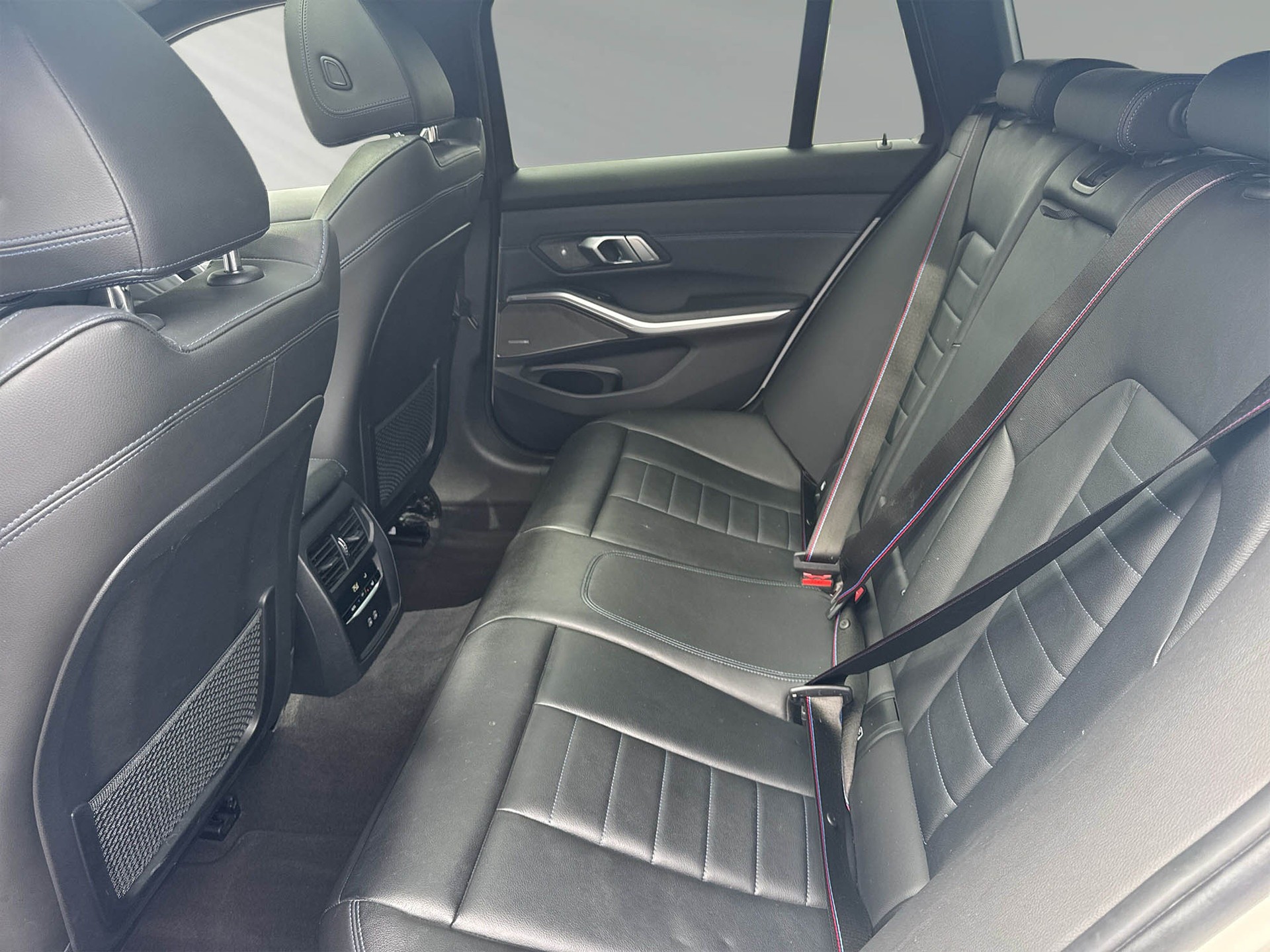 BMW 330d xDrive 48V Touring M Sport Steptronic-image-6