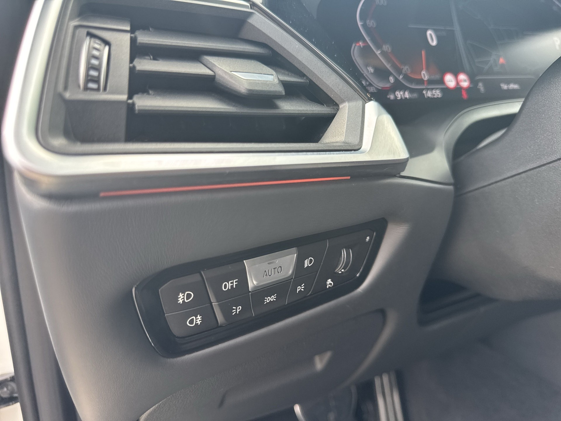 BMW 330d xDrive 48V Touring M Sport Steptronic-image-19