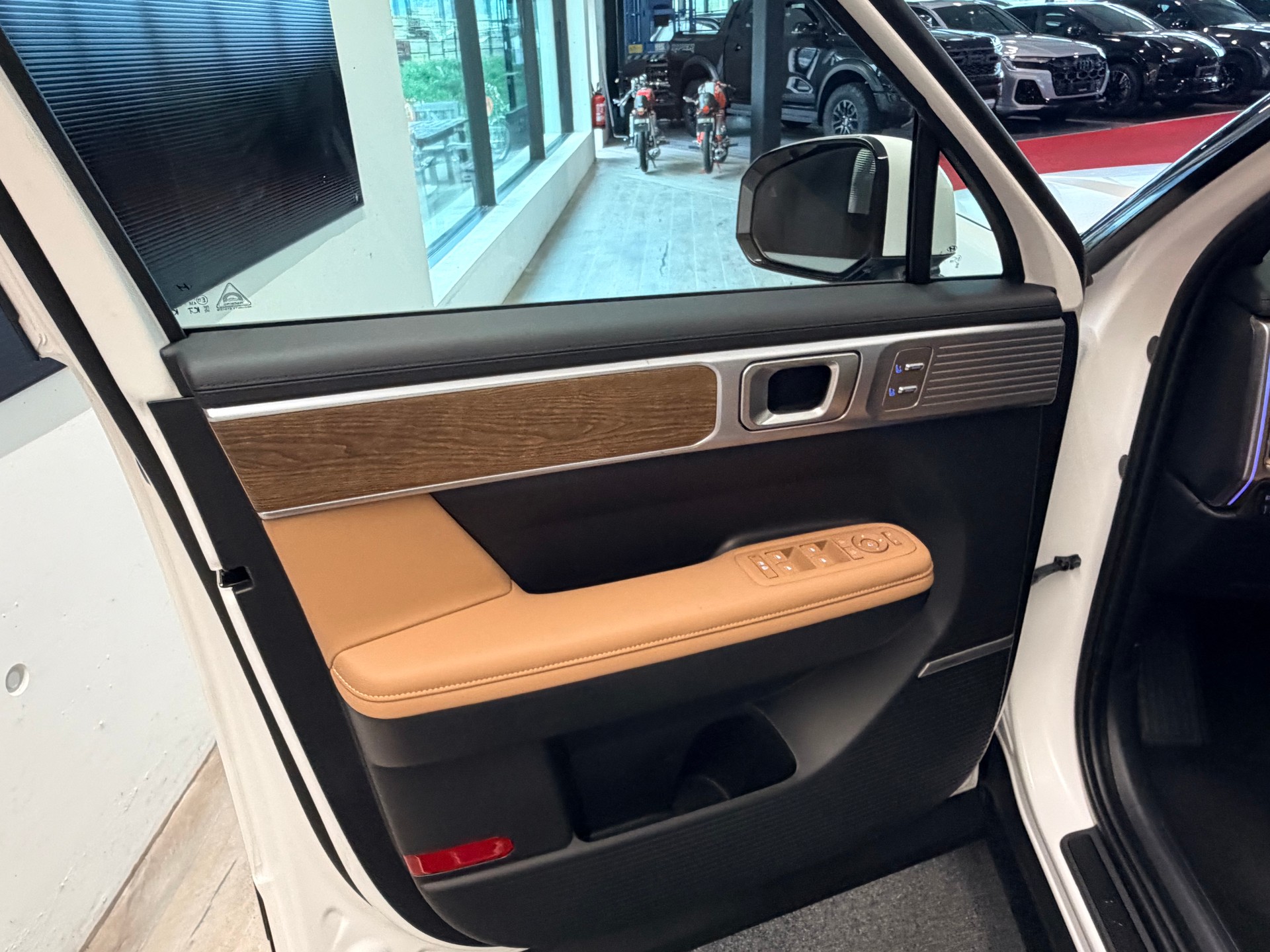HYUNDAI Santa Fe 1.6 T-GDi PHEV Calligraphy 4WD Automatic-image-10