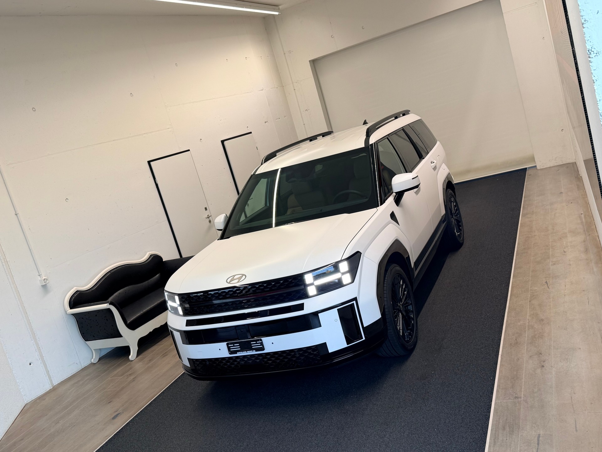 HYUNDAI Santa Fe 1.6 T-GDi PHEV Calligraphy 4WD Automatic-image-3