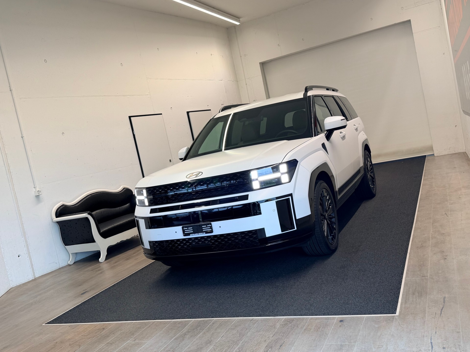 HYUNDAI Santa Fe 1.6 T-GDi PHEV Calligraphy 4WD Automatic-image-2