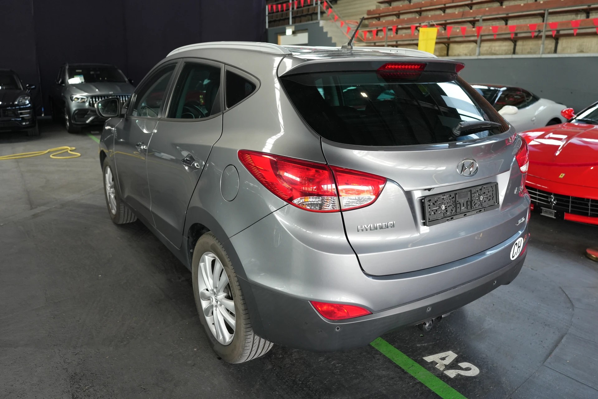 HYUNDAI iX 35 2.0 Style 4WD Automatic-image-3