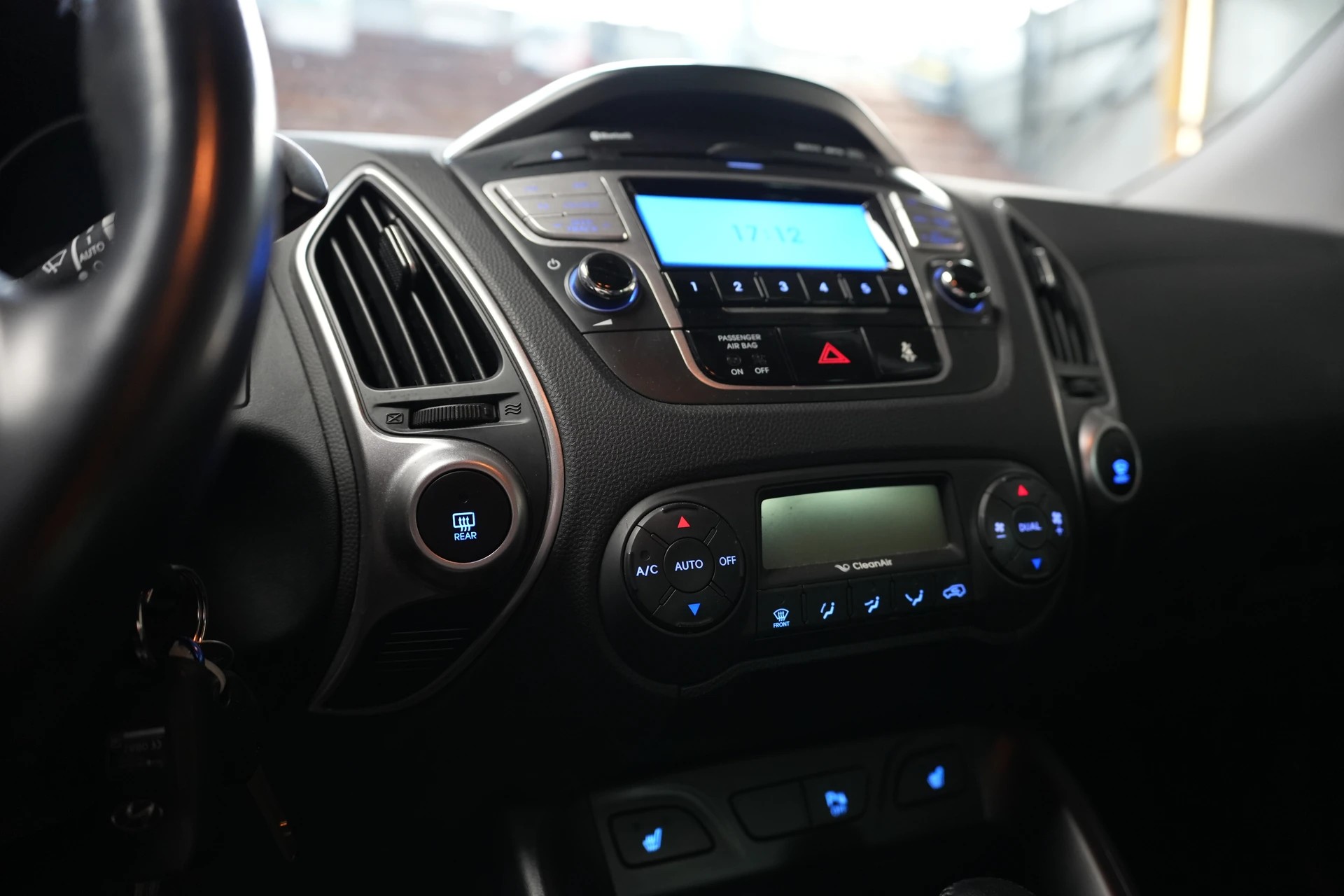 HYUNDAI iX 35 2.0 Style 4WD Automatic-image-8