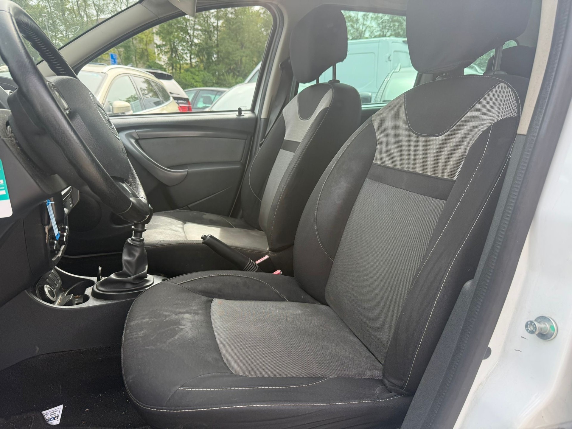 DACIA Duster 1.2 T Lauréate 4x4-image-10