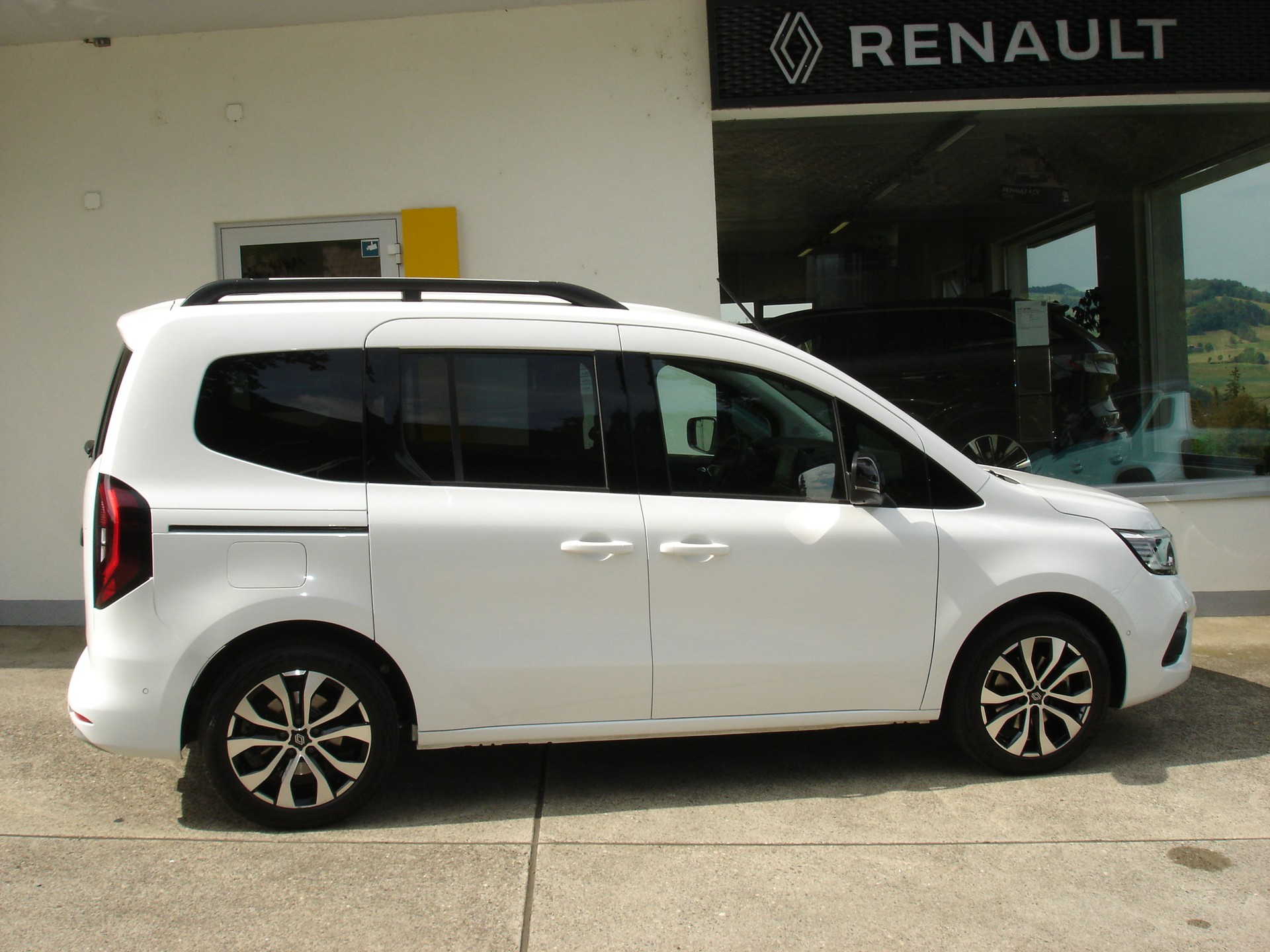 RENAULT Kangoo 1.3 TCe 130 PF Techno EDC-image-2