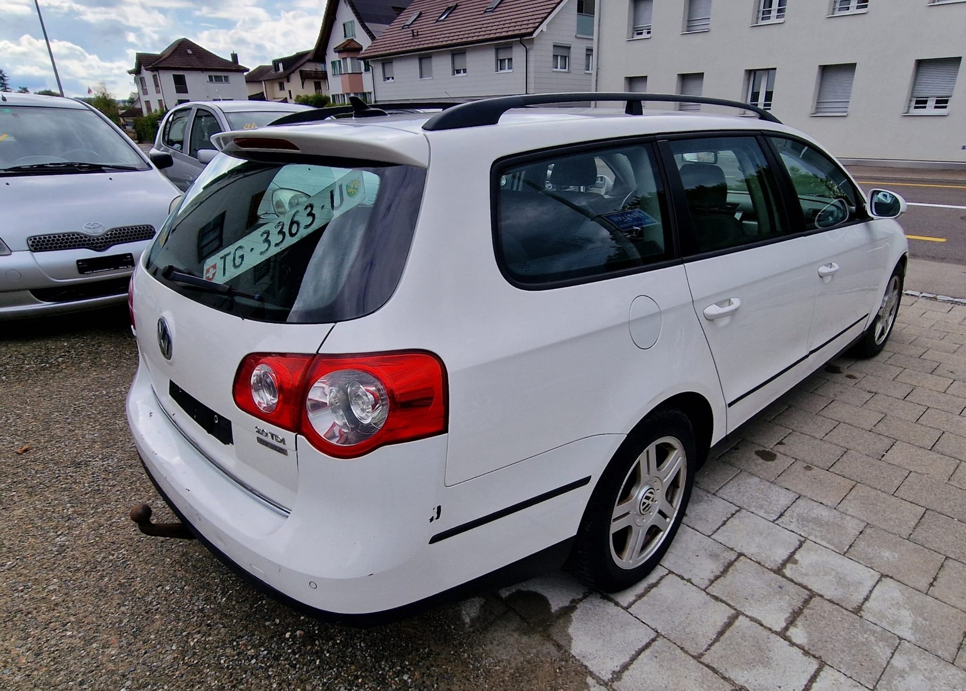 VW Passat Variant 2.0 TDI Trendline 4Motion-image-3